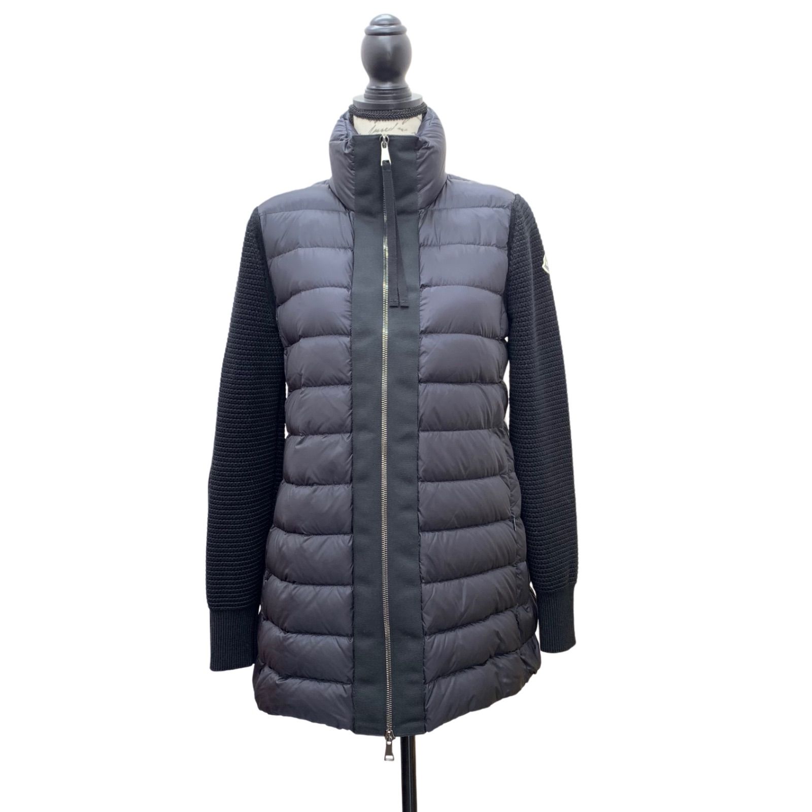 極美品】MONCLER モンクレール ハイブリッド ダウンニット 切り替え カーディガン 黒 XS D20939490500 98124 - メルカリ