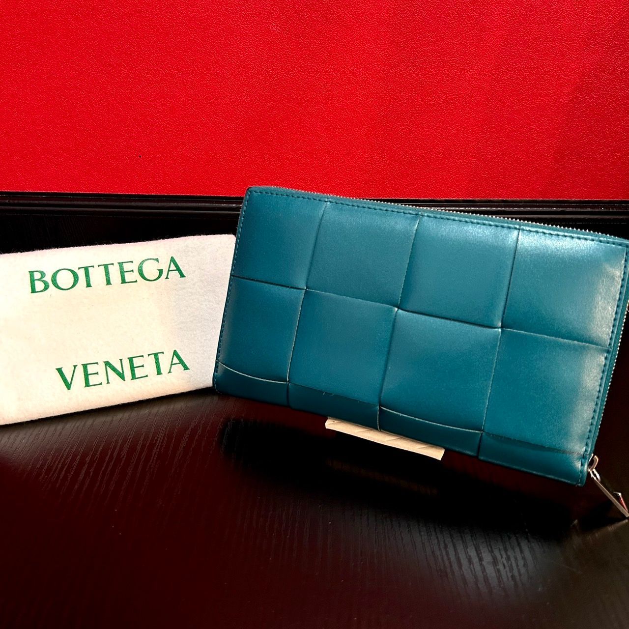 美品☆BOTTEGA　VENETA　ボッテガヴェネタ　カセット　ジップアラウンド　ウォレット　財布　長財布　シリアルナンバー有　型番649607　 天然レザー　ラウンドファスナー　イタリア製　職人