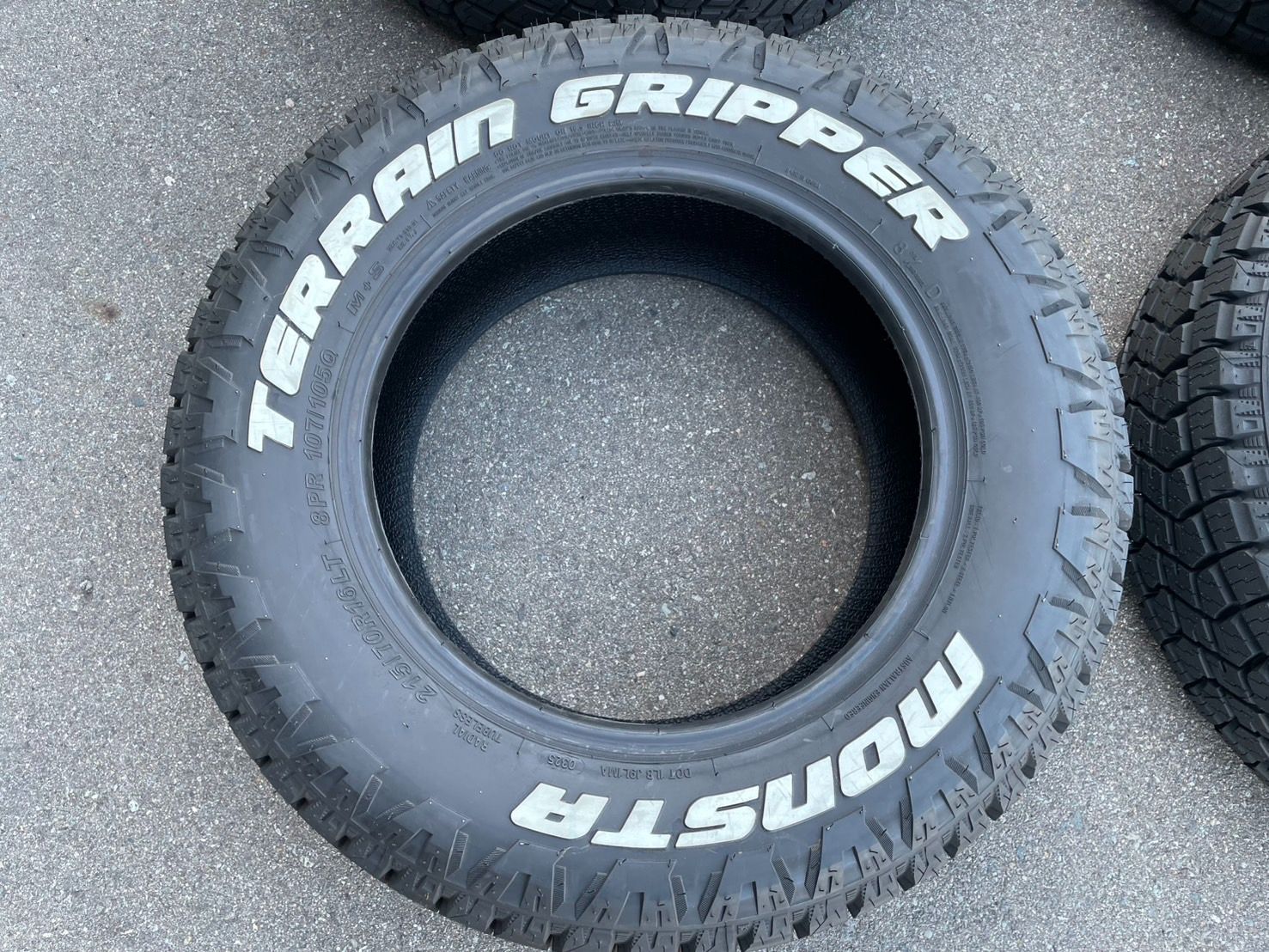 2025年製 MONSTA TERRAIN GRIPPER 265 70R17 265 70-17 115T RWL 4本セット