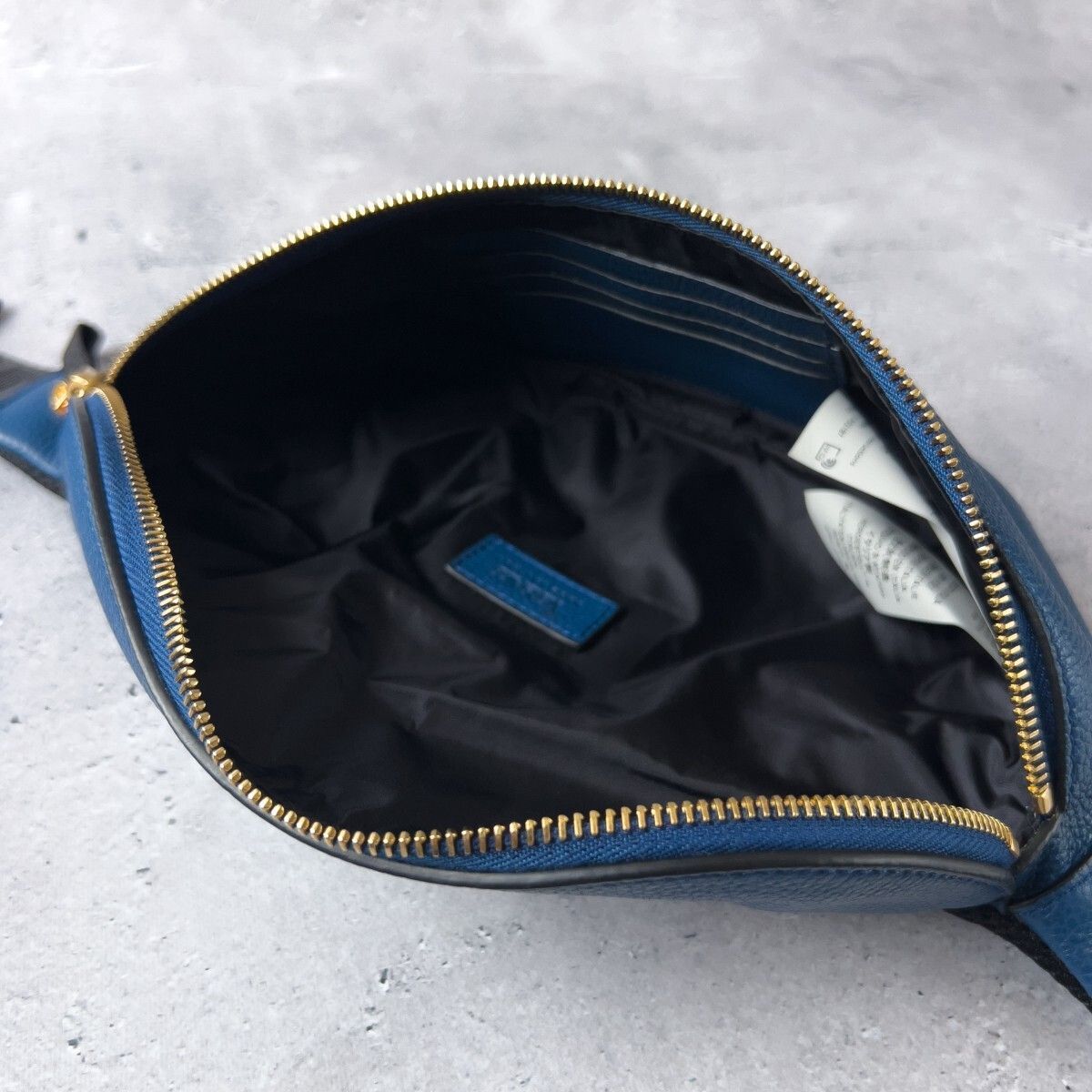 美品 VERSACE ウエストポーチ レザー ボディバッグ 青 メデューサ 金具 