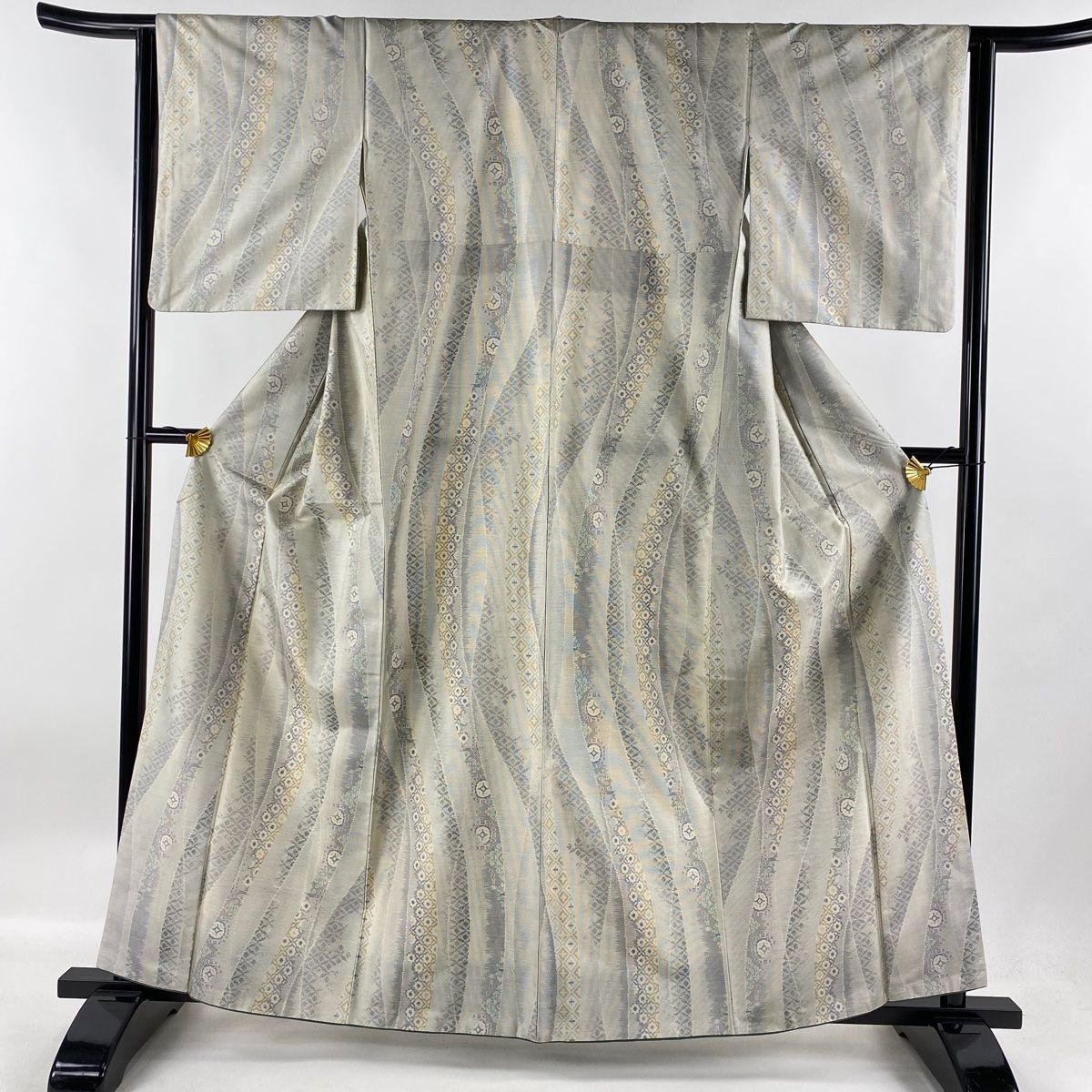 紬 身丈161cm 裄丈63cm S 袷 華文 花菱 灰白 正絹 名品
