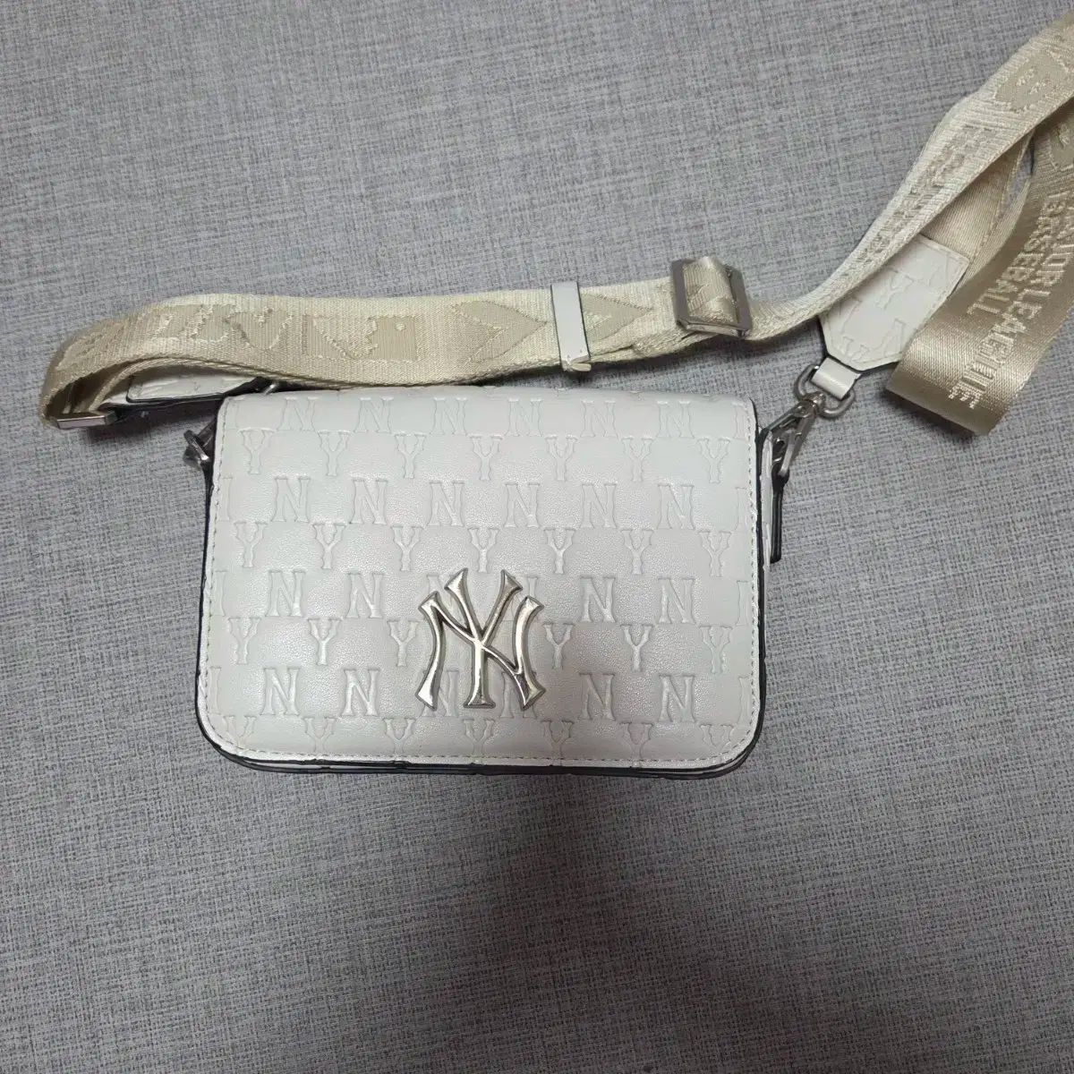 MLB モノグラム 白 クロスバック