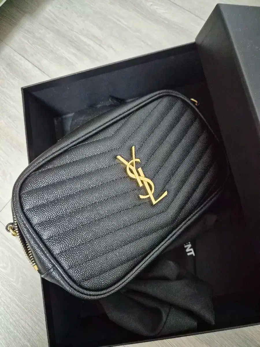 Saint Laurent サンローラン ルー カメラバッグ