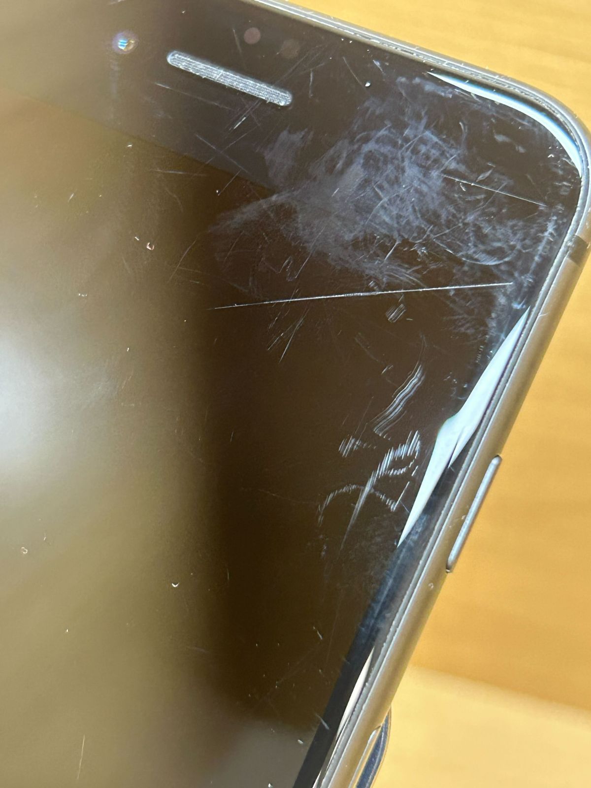 61056】【SIMロック解除済】iPhone 8 64GB au スペースグレイ