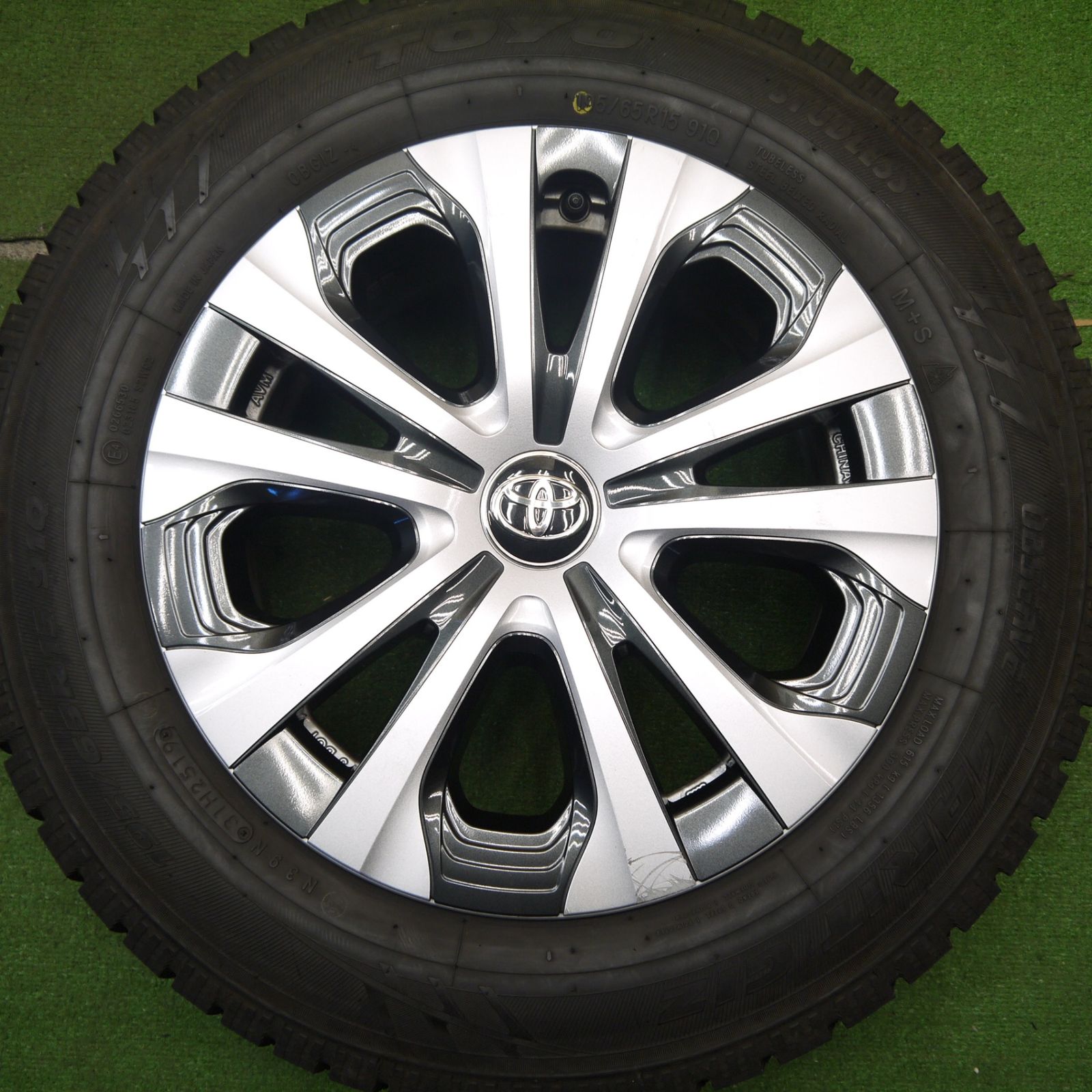 プリウス50 新車外し タイヤ ホイール 195/65R15