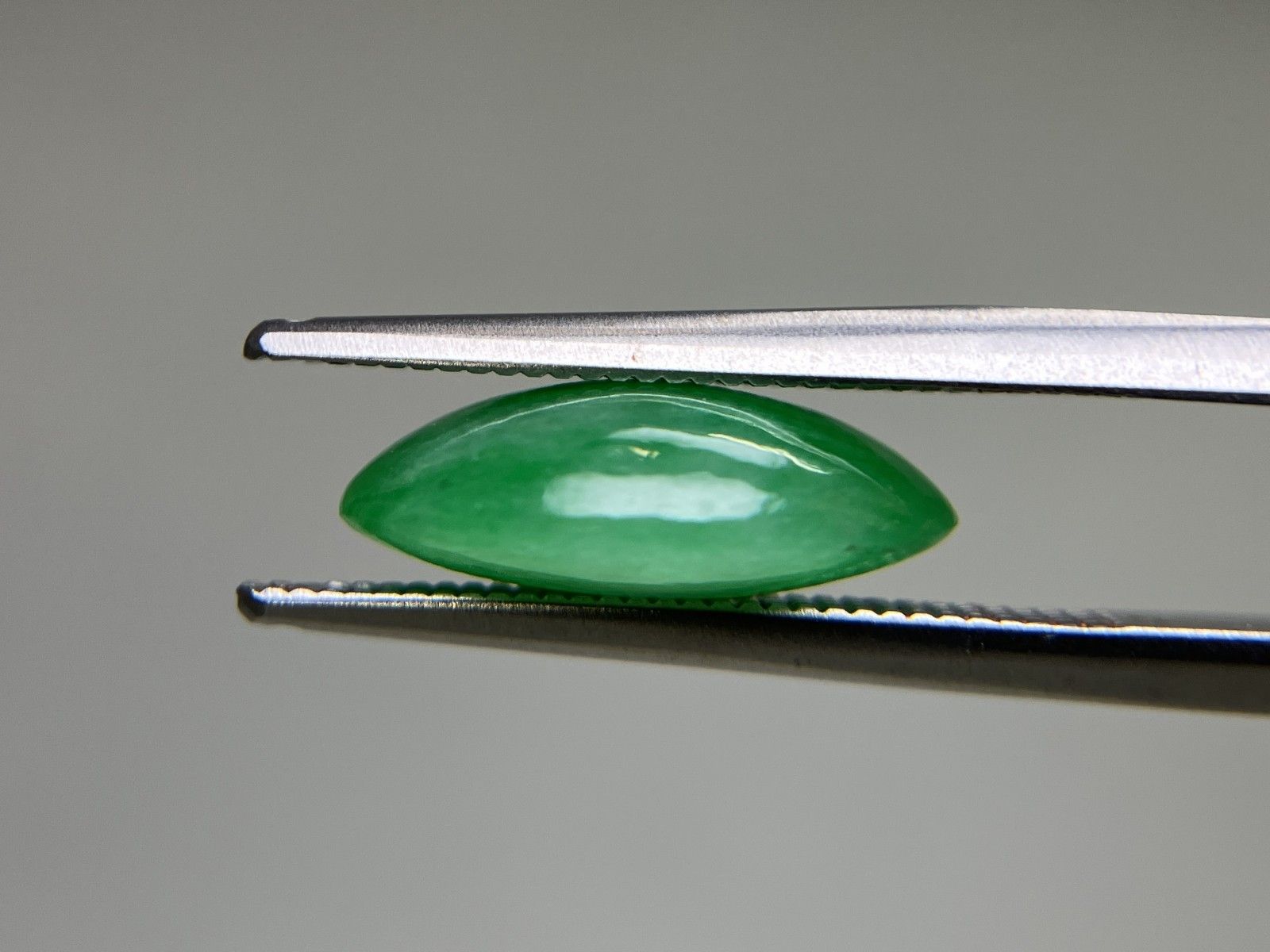 ヒスイ 翡翠 天然 4.950ct 宝石ソーティング付き 13.2㎜×9.7㎜×4.6  