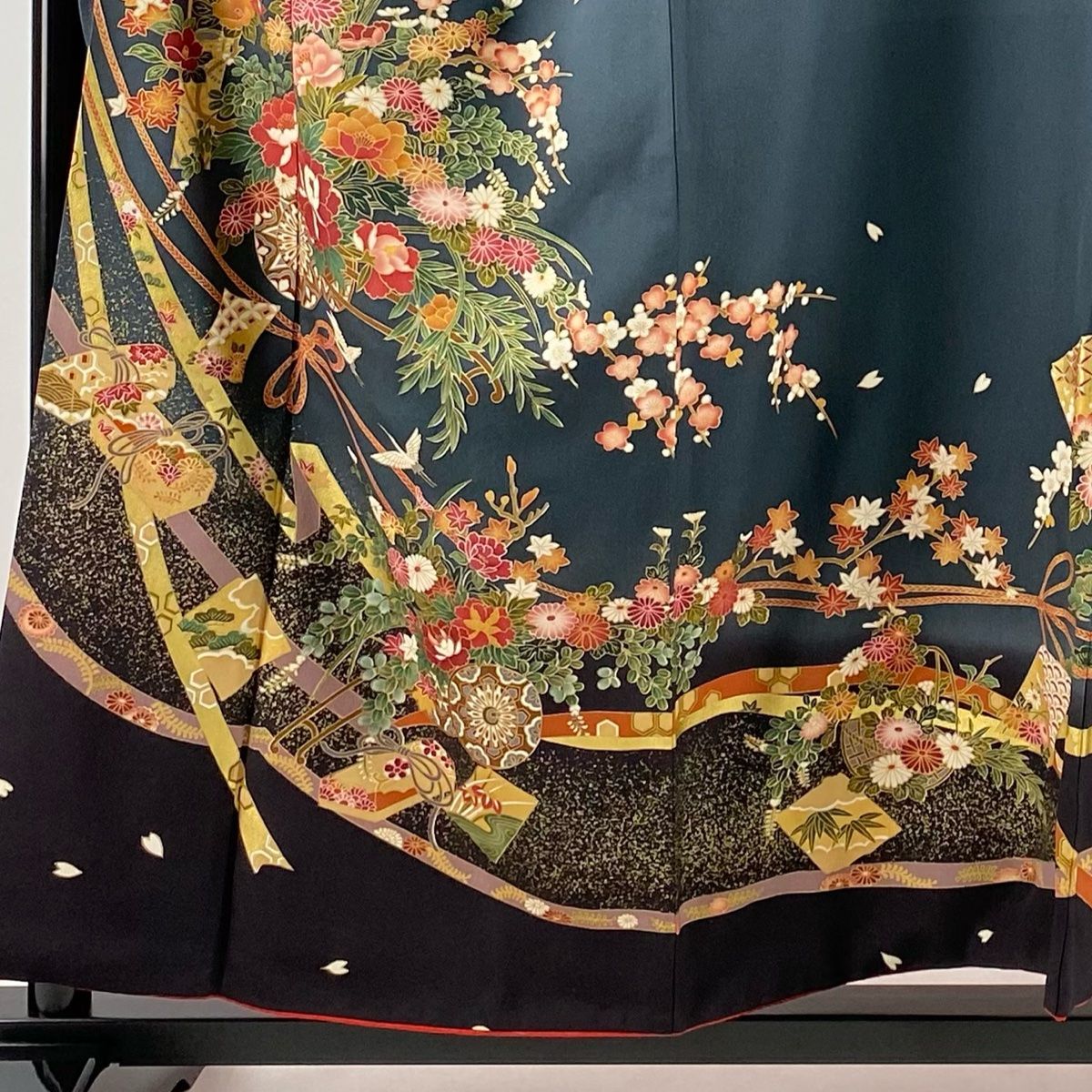 振袖　振り袖　花文様　裄７０　正絹 楽天市場】【新品】 振袖 袷 着物 正絹 絹 刺繍 水色 扇 四季の