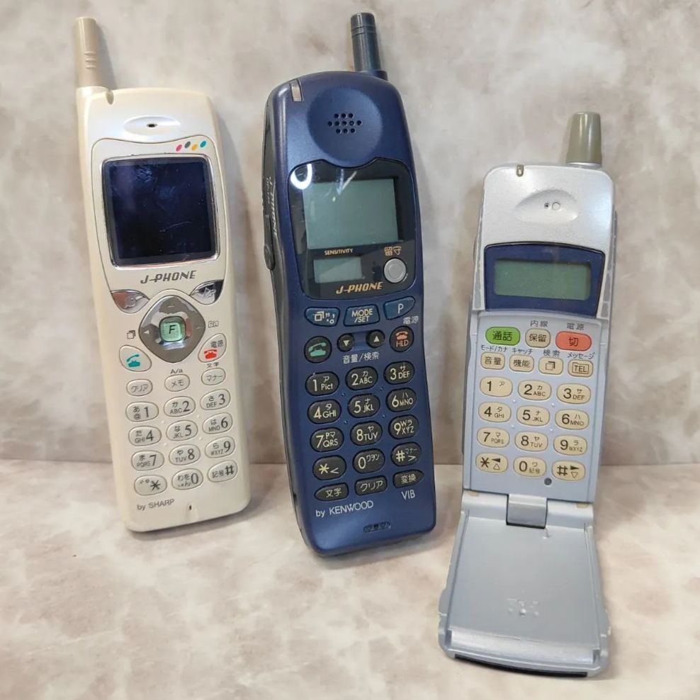 動作未確認 まとめ売りガラケー 19台 部品取り ジャンク品 携帯電話