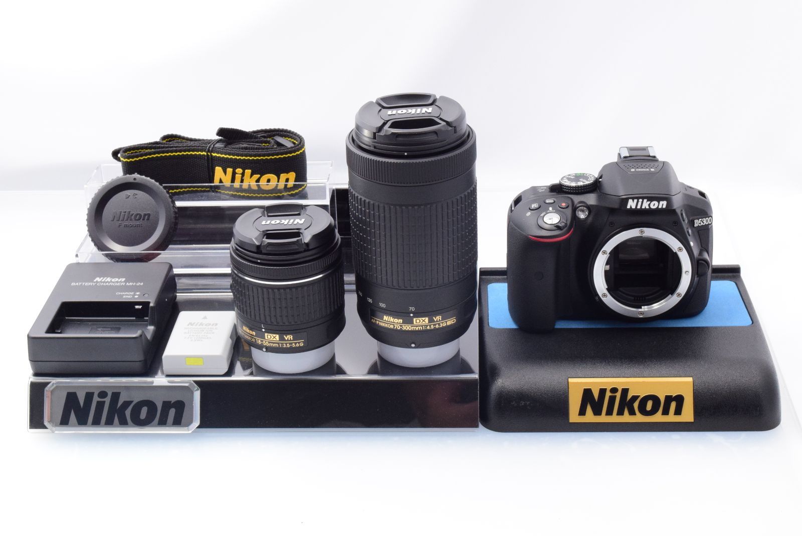 美品】 ショット数わずか745回！Nikon D5300 AF-P ダブルズームキット