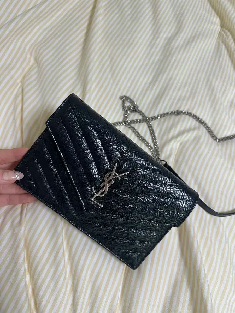YVES SAINT LAURENT イヴ サンローラン チェーンバッグ