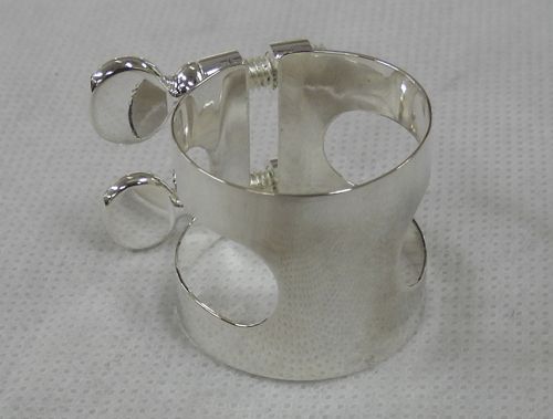 HB)Bbクラリネットリガチャー　銀メッキ仕上げ　M70正締めタイプ　元祖シンプルリガチャーです＜超特価！＆送料無料！！】