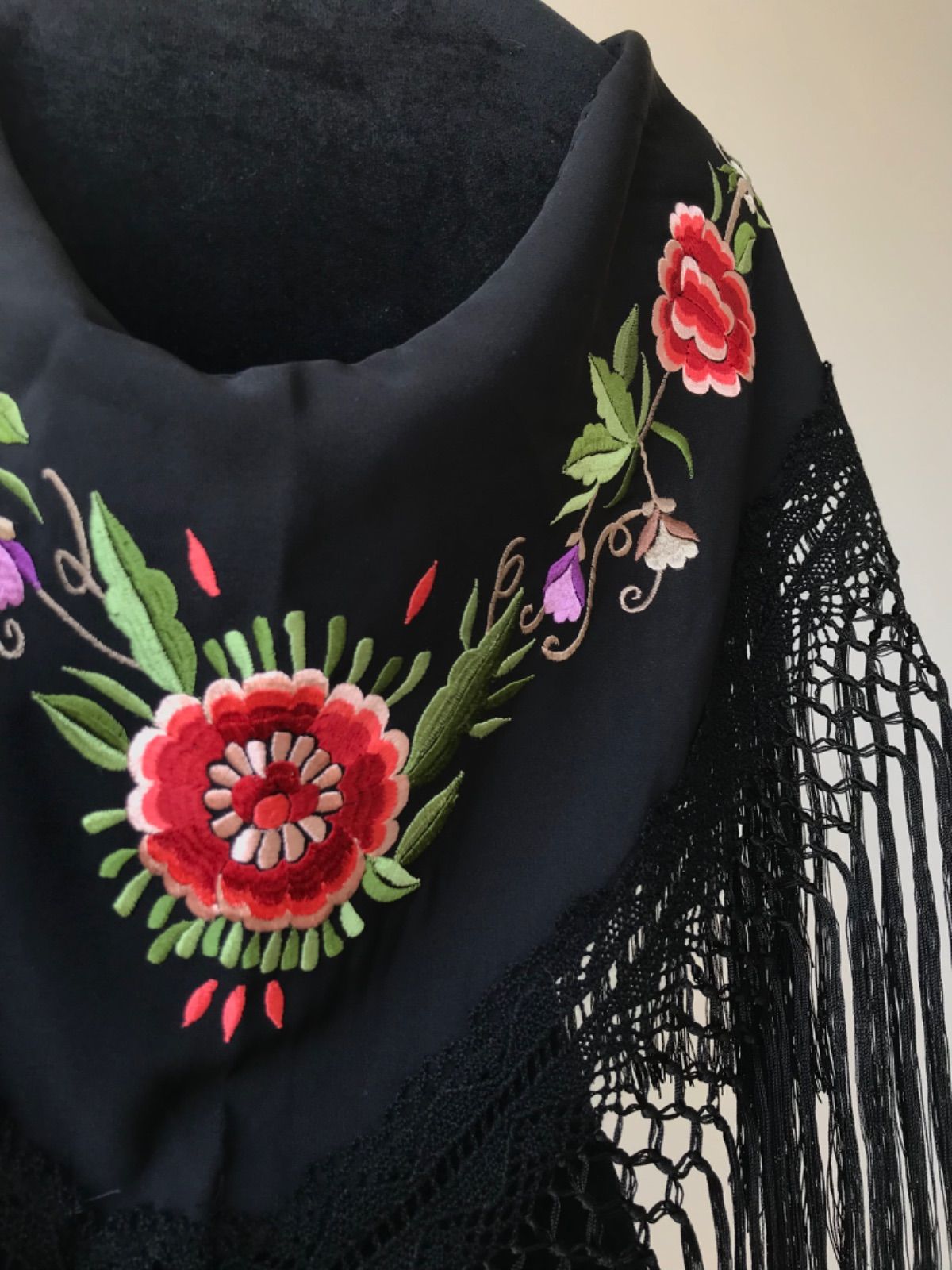 フラメンコ 刺繍シージョ ブラック マルチカラーフェミニン刺繍
