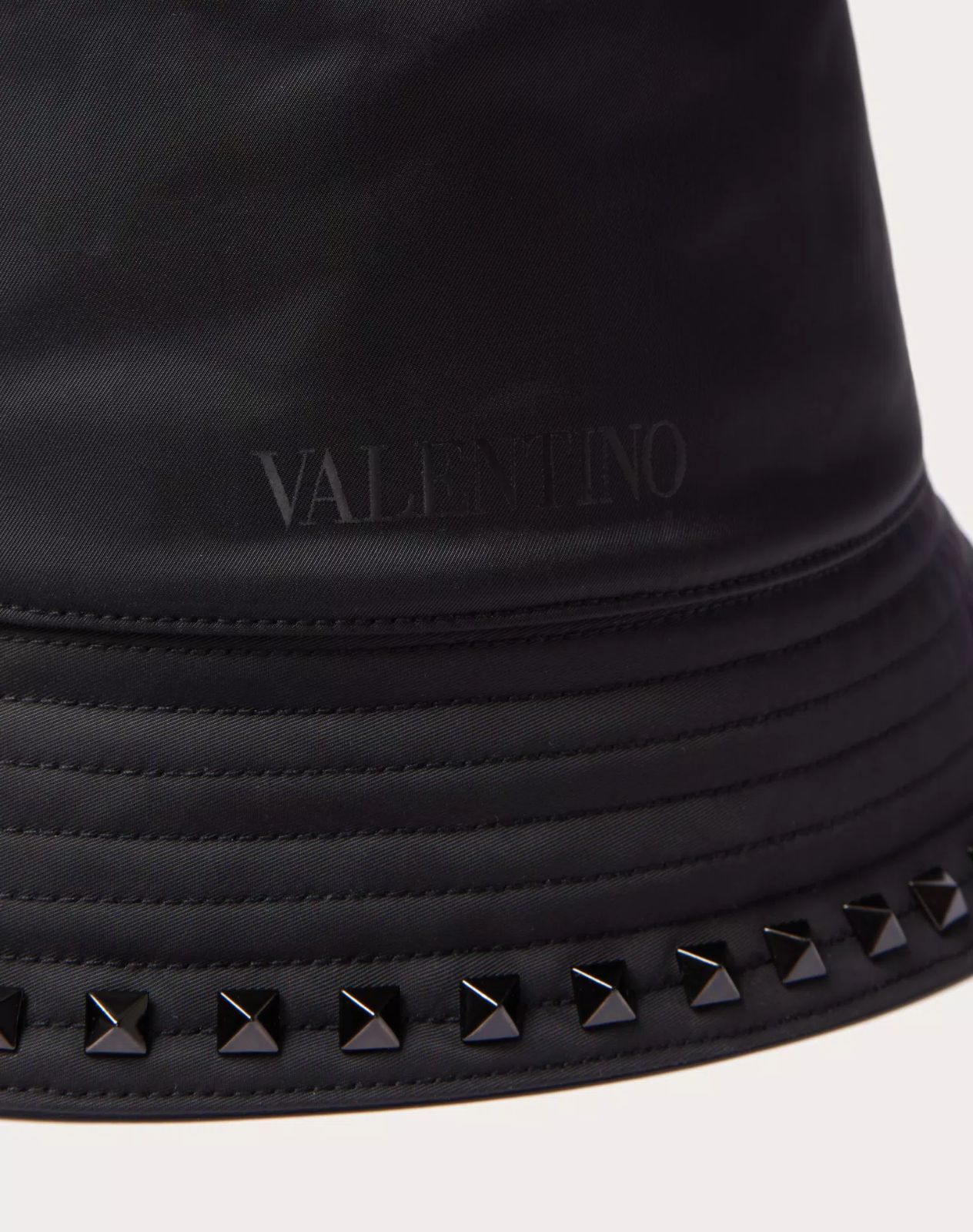 新品 VALENTINO ヴァレンティノ ブラック アンタイトルド