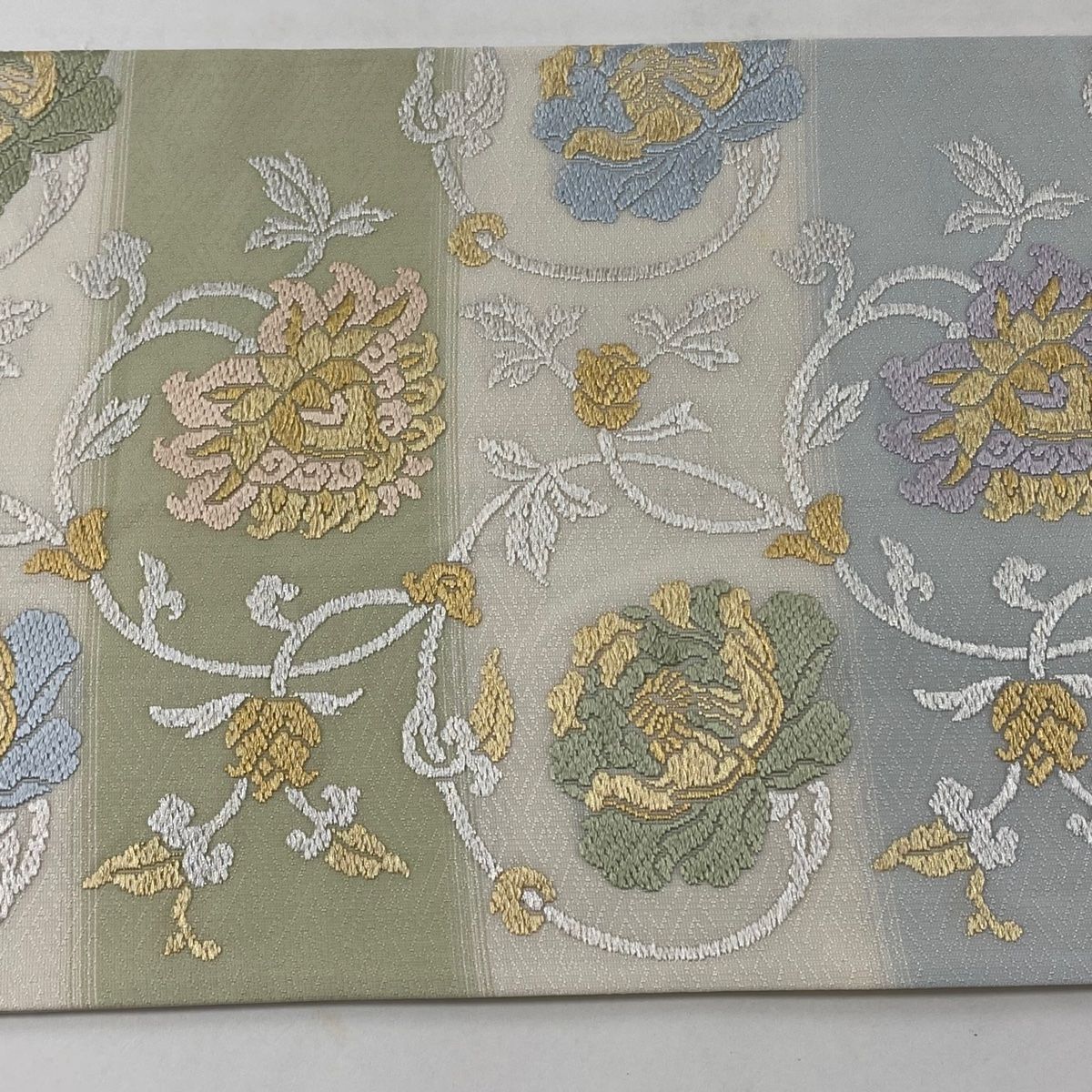 袋帯 逸品 洛陽織物 落款 牡丹唐草 段縞模様 唐織 金銀糸