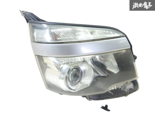 ノア DBA-ZRR70W 左ヘッドライト 左ヘッドランプ SI 8人 3ZR-FAE 070 HID