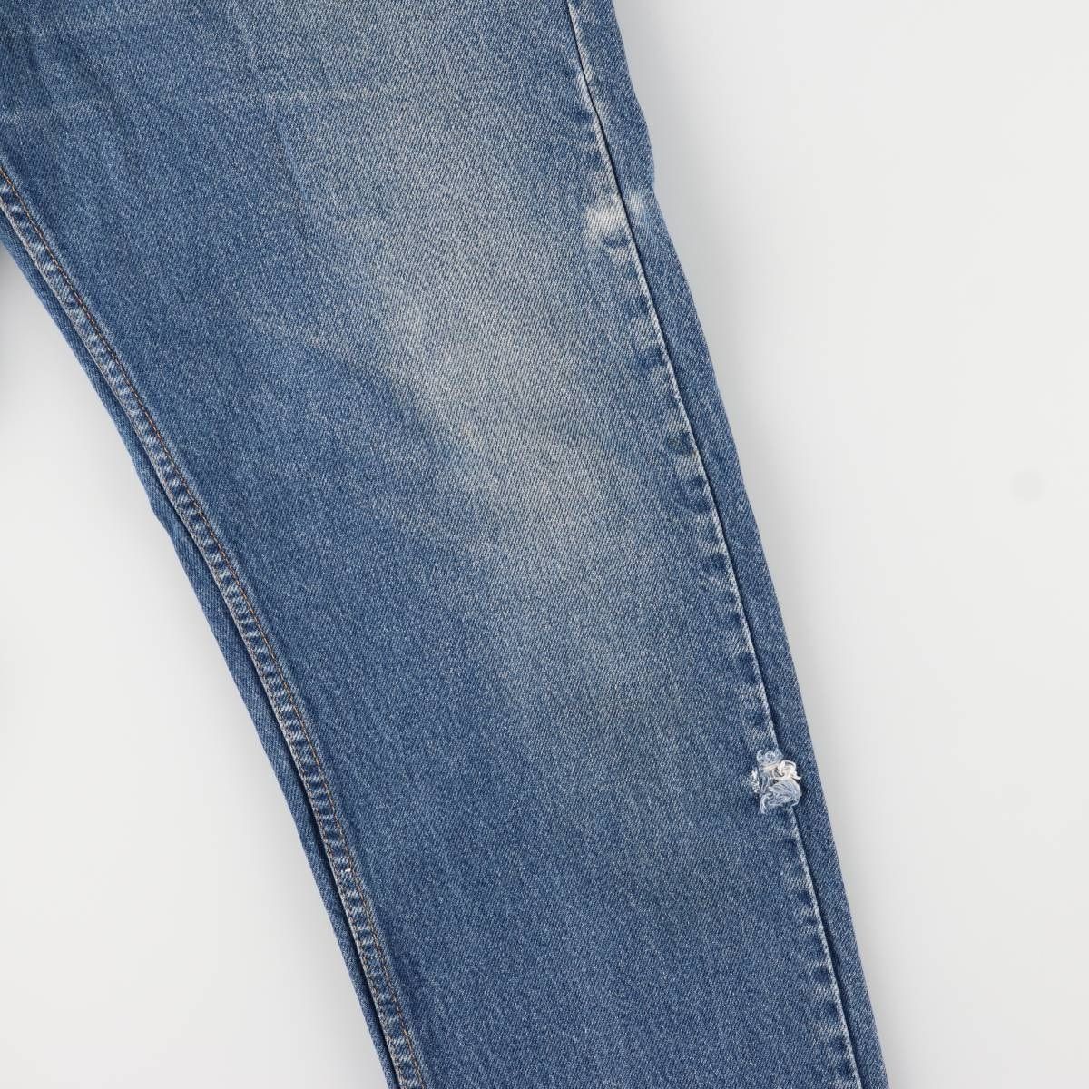 テーパードデニムパンツ