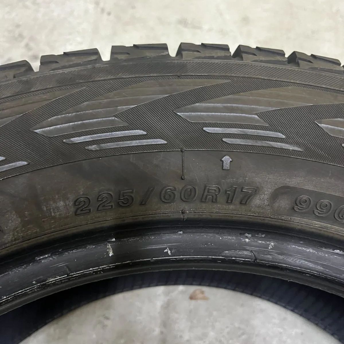 スタッドレス ヨコハマ 225/60R17 ☆値下げ商品☆ - メルカリ 