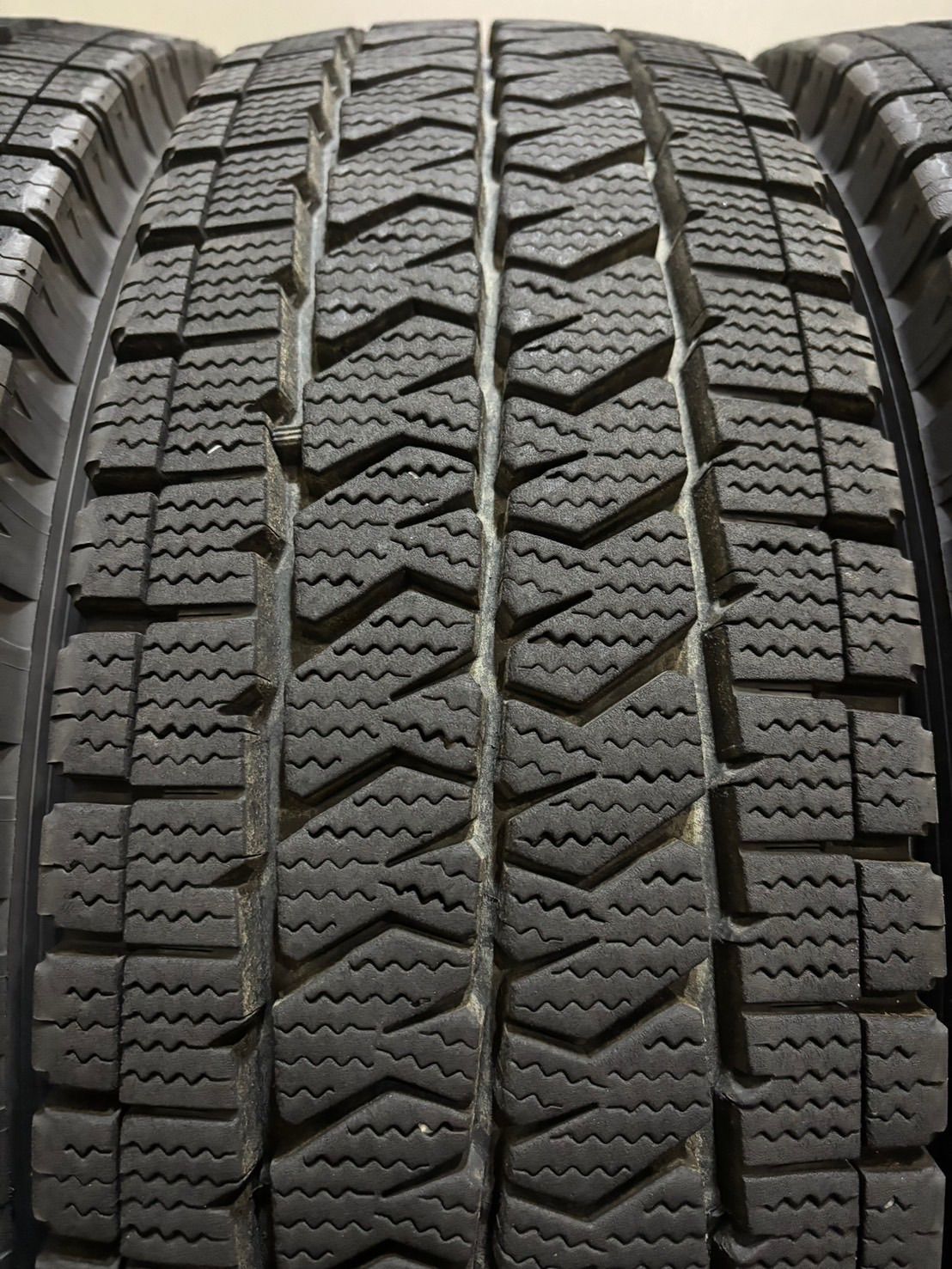 195 80R15 107 105N LT BRIDGESTONE VL10 スタッドレス 4本 ブリヂストン ブリザック ハイエース キャラバン 4-K321