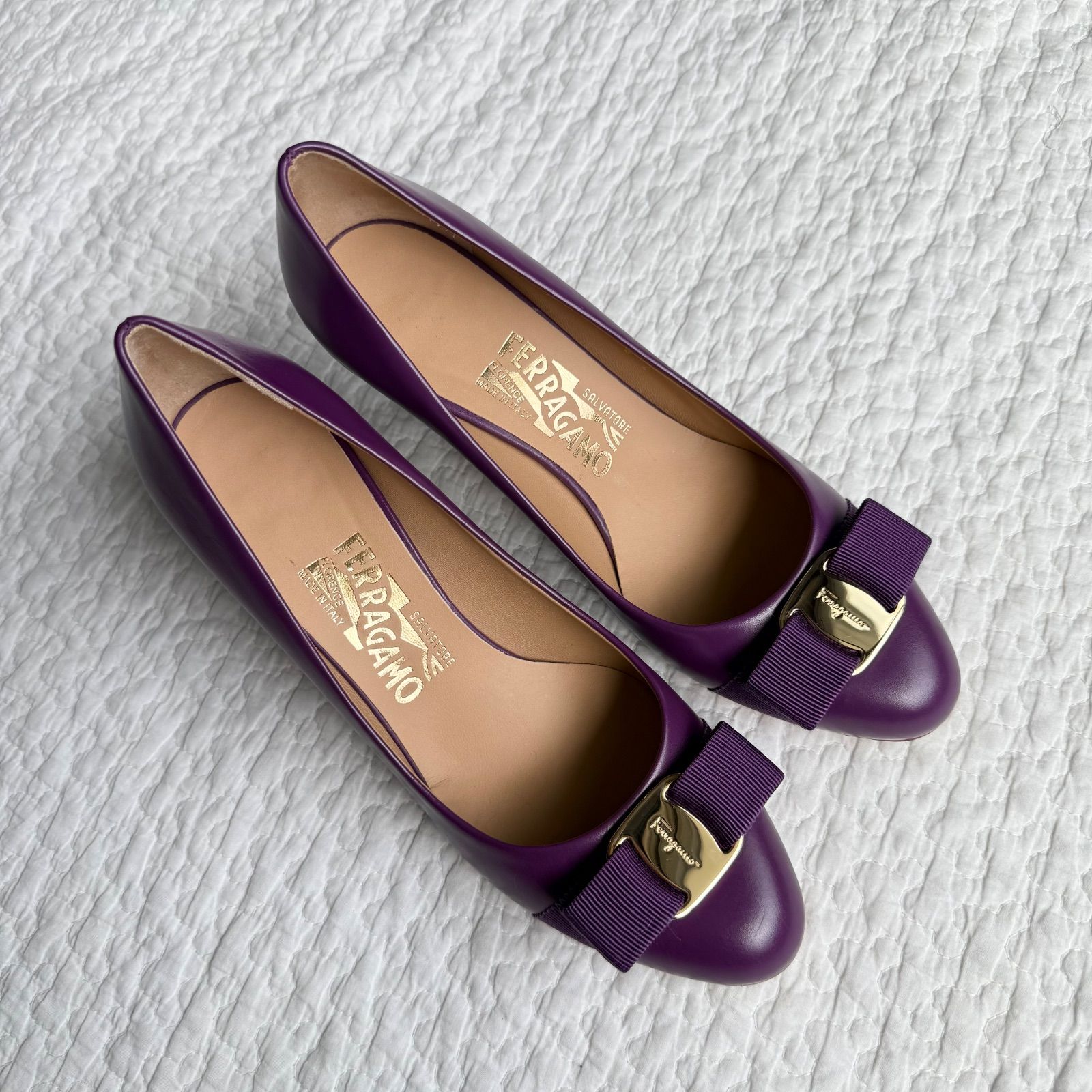 極美品 フェラガモ ヴァラリボン パンプス スエード×ゴールド 約24.5㎝ Salvatore Ferragamo - ほぼ新品 サルヴァトーレ フェラガモ 7