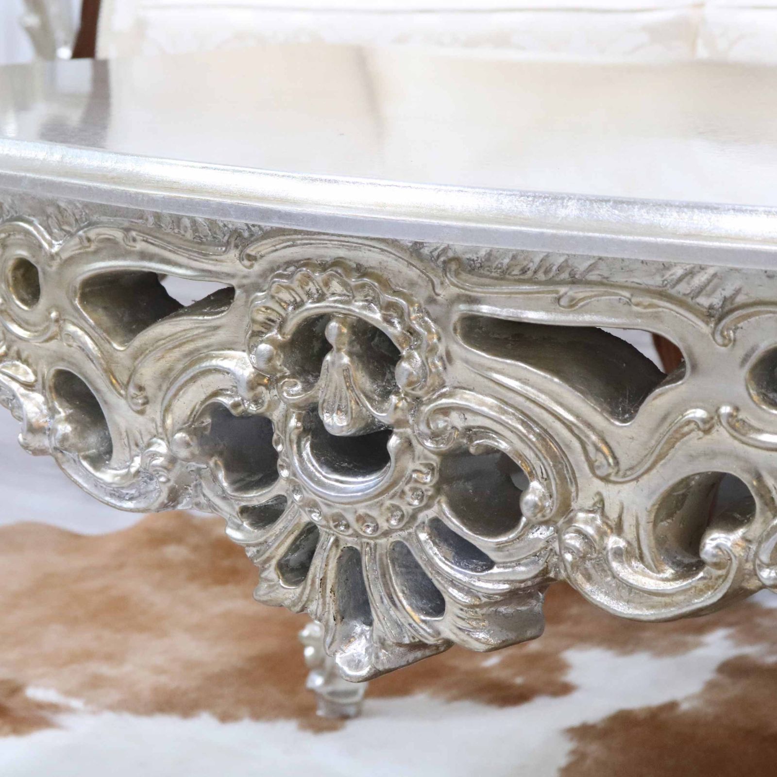 イタリア リビングテーブル シルバー 84cm 完成品 猫脚 イタリア リビングテーブル シルバー 84cm 完成品 猫脚 - メルカリ