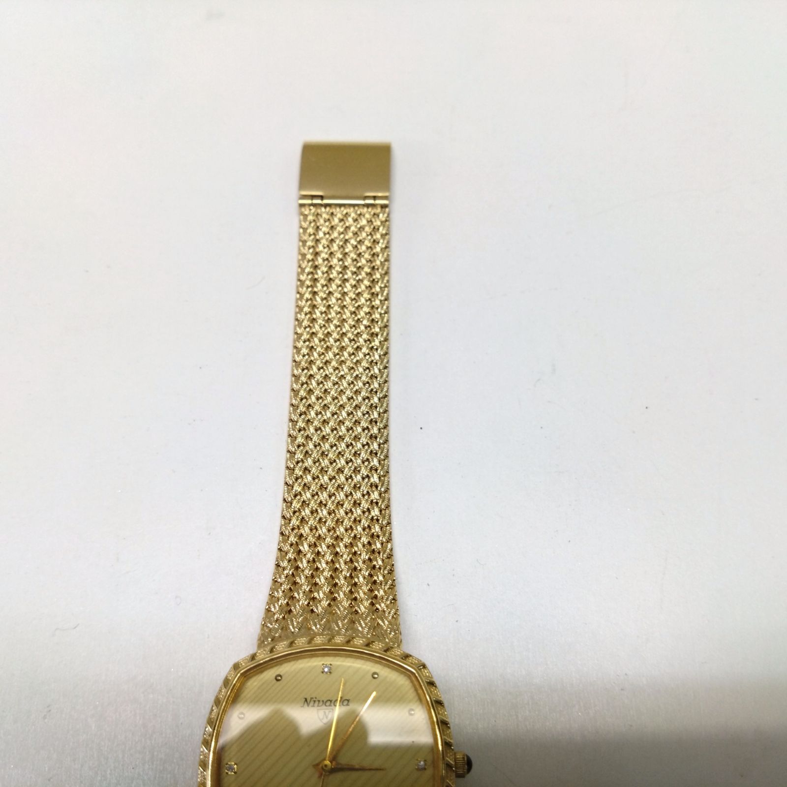 nivada スイス製　金メッキ　石付　N-24001SP クオーツ稼働品 復活したスイスの老舗ブランド、ニバダ グレンヒェン】70年代の