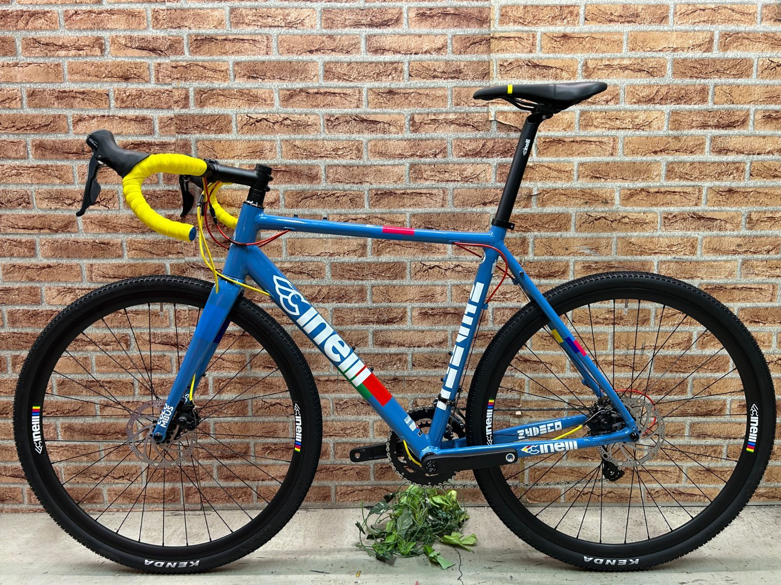 CINELLI グラベルロード ZYDECO LALA（ジデコララ）引取限定 CINELLI(チネリ) ZYDECO LALA(ジデコララ) SORA完成車 2021