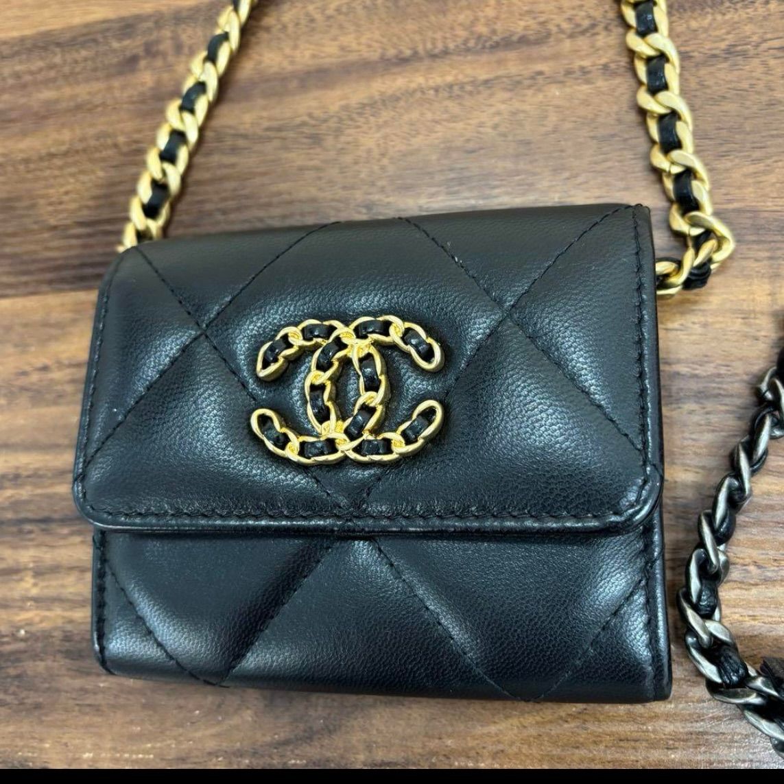 極美品】CHANELシャネルマトラッセチェーンウォレットミニ19 AP2409 黒 