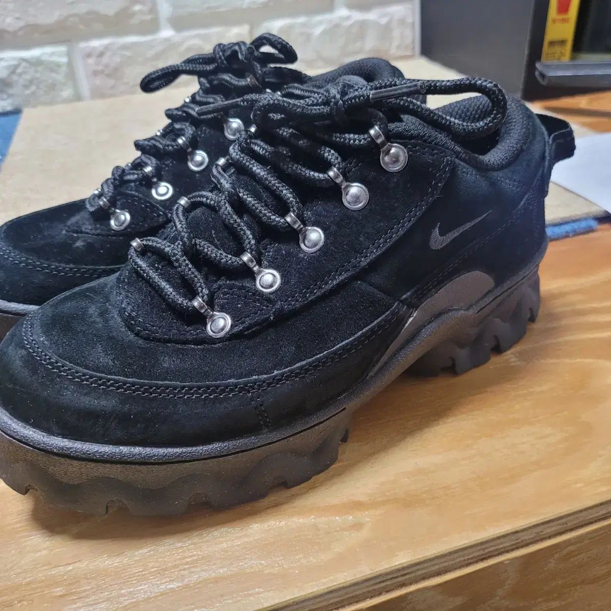 NIKE