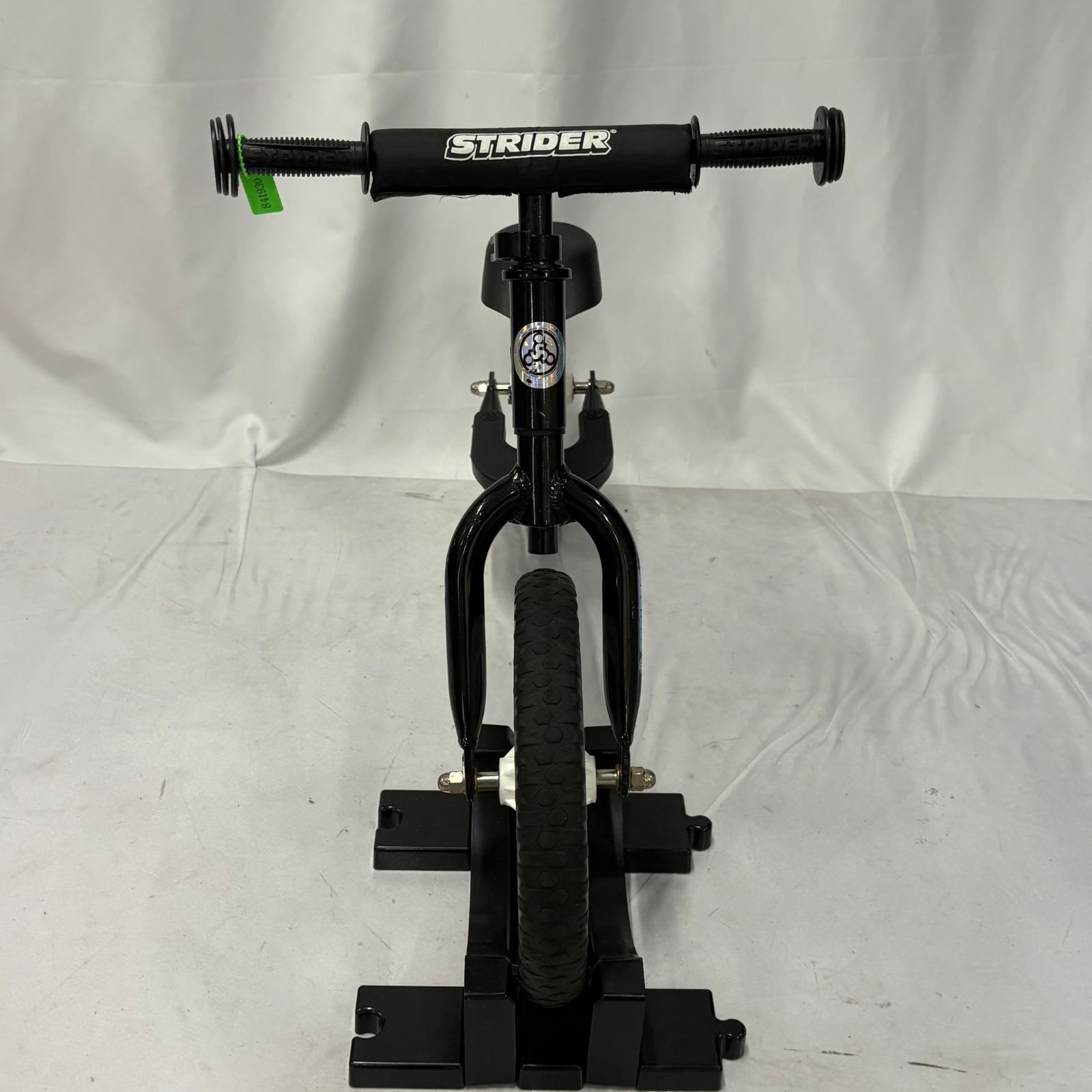 ミク様【美品】STRIDER 12 バランスバイク ブラック 当日発送品 ストライダー クラシック 12インチ キックバイク