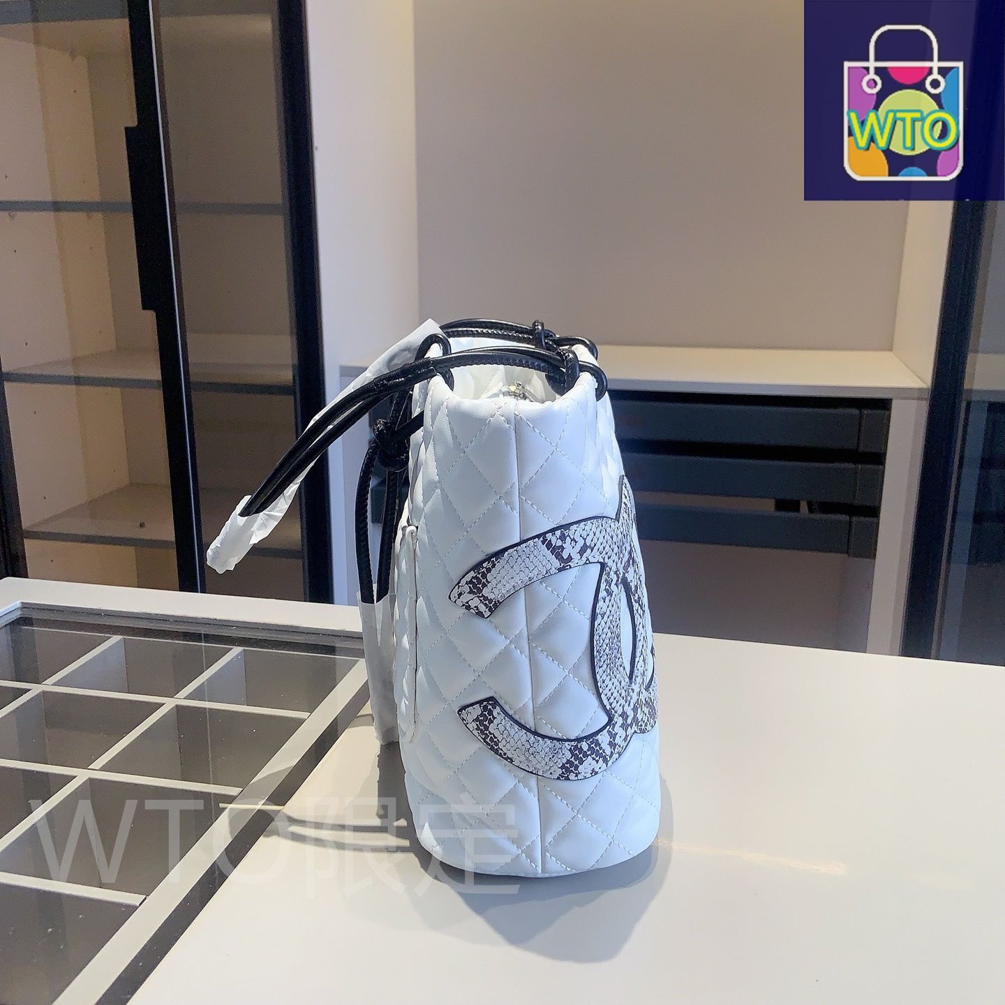 新品！CHANEL 3点セットおまけ付き 今日特価】Chanel X675 3点セット, トートバッグ＆スクエア