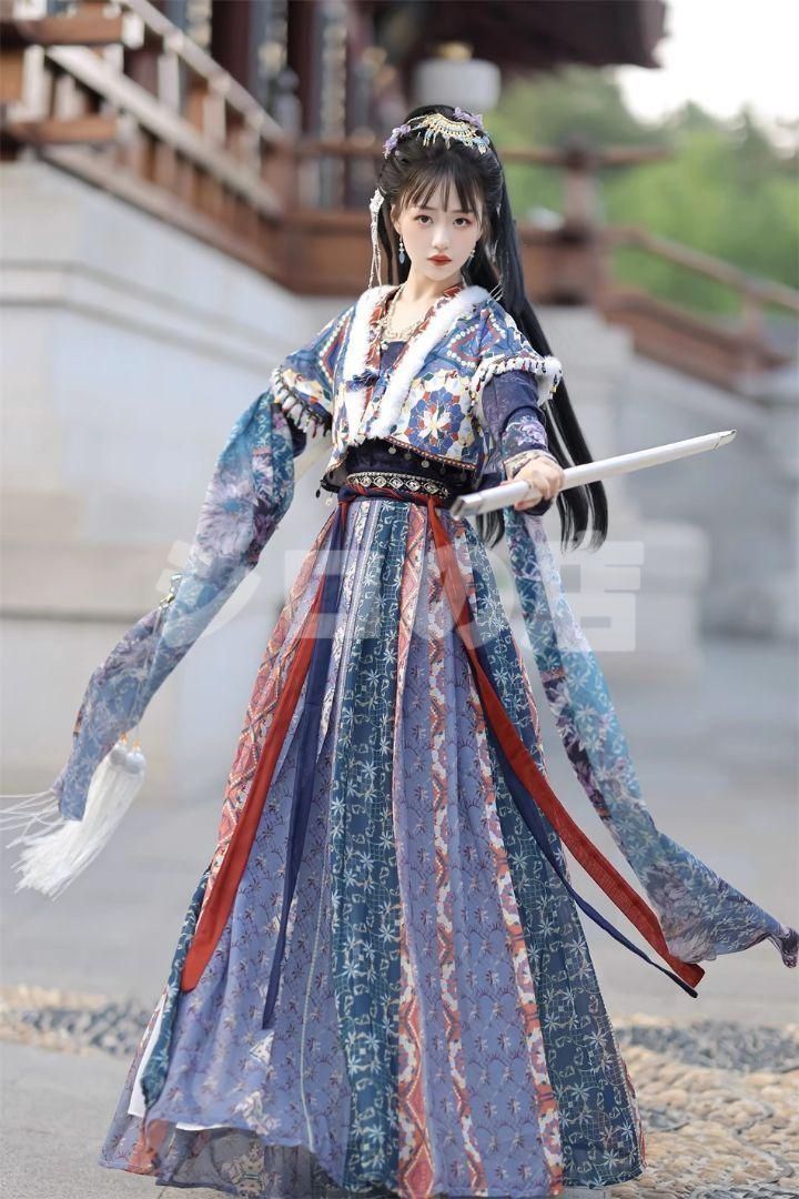 HF-145美しい花刺繍 宮廷風漢服 豪華ドレス コスプレ イベント撮影用衣装 美しい刺繍