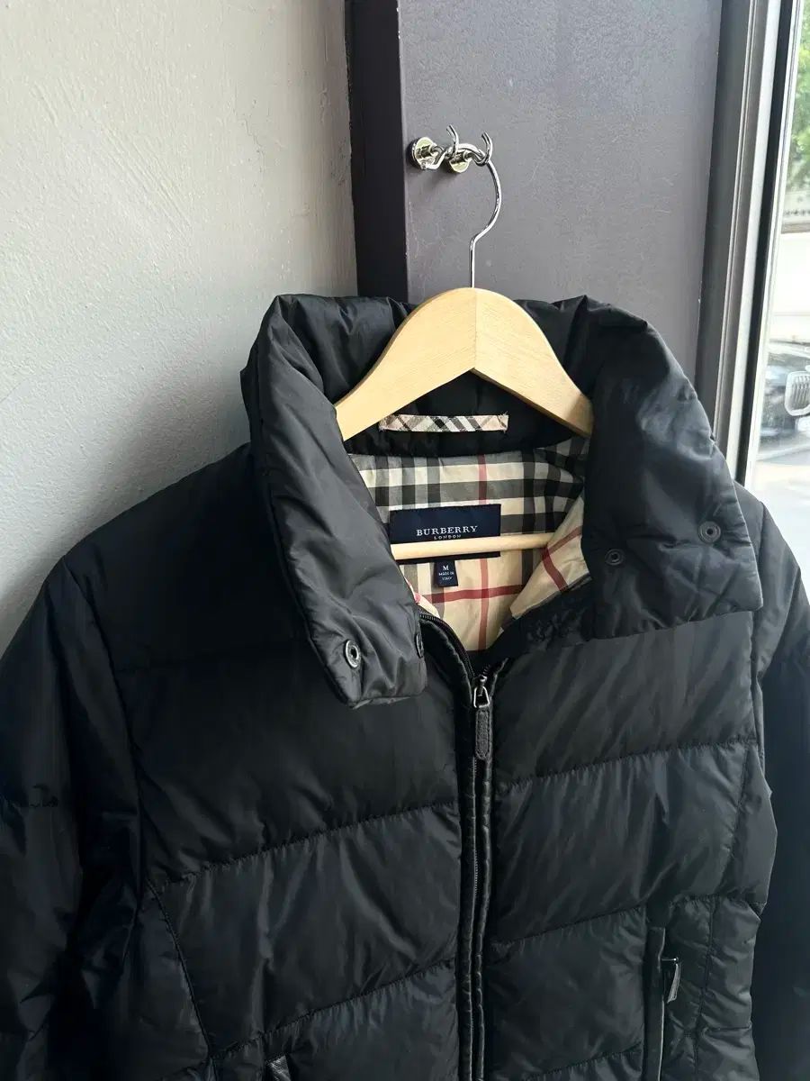 burberry キルティングダウン　ブルゾン M ／ BURBERRY(バーバリー ) 黒 キルティング ダウン ブルゾン