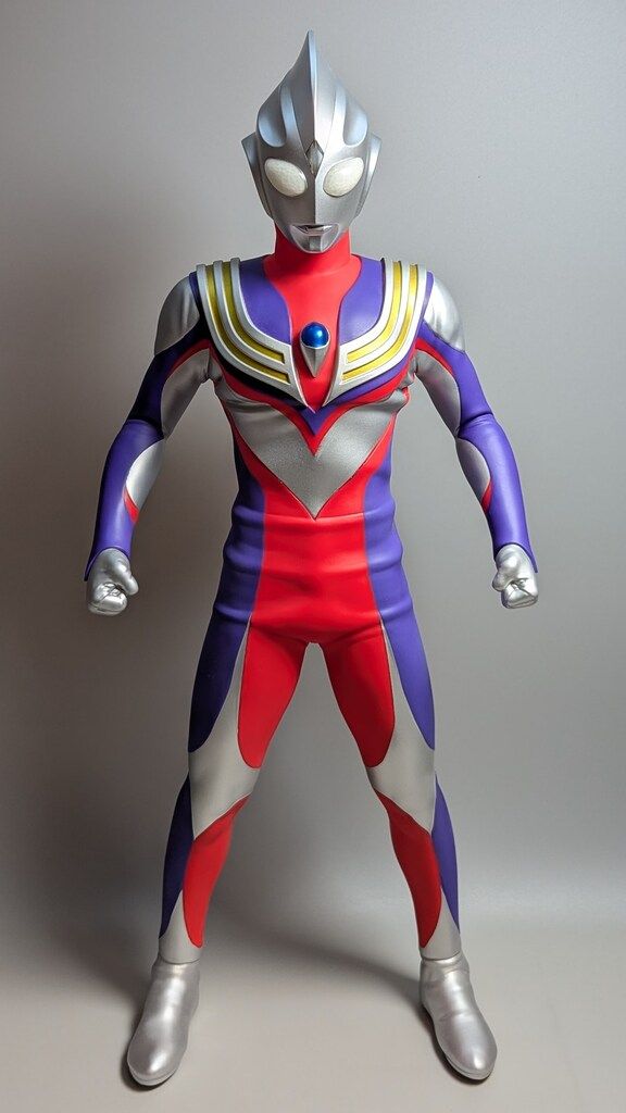 JUNGLE光の巨人シリーズ ウルトラマンティガ 1/100 スケール予約
