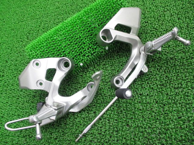 MT-09 純正ステップ 左右セット MT-09 ステップ 左右 1RC ヤマハ MT-09 純正ステップ 左右セット MT-09 ステップ 左右 1RC ヤマハ