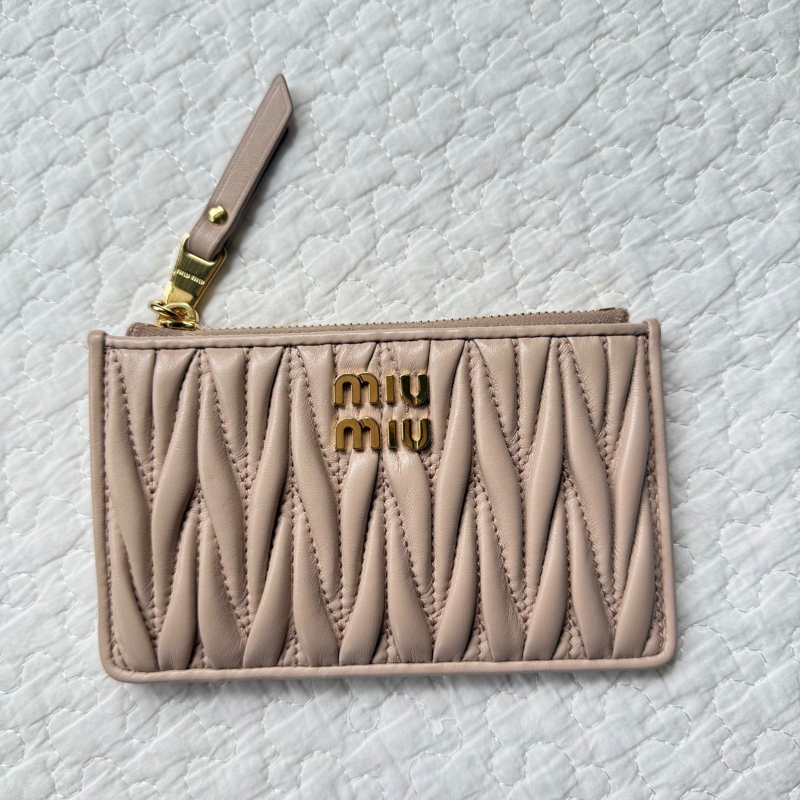 美品 MIU MIU ミュウミュウ フラグメントケース マテラッセ