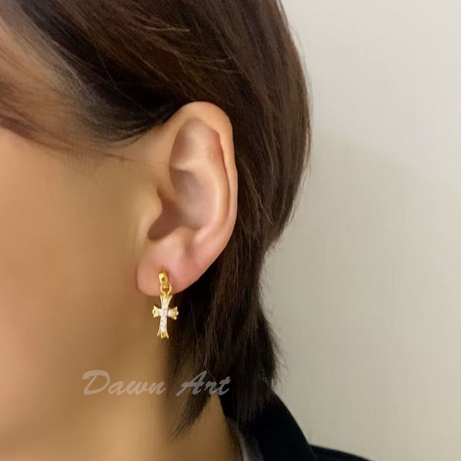 *D&G*ロゴ&ビジュークリスタル付ゴールドクロスピアス 十字架 D&G*ロゴ&ビジュークリスタル付ゴールドクロスピアス 十字架