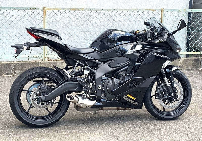 NINJA ZX-25R ZX-4R SE ストリート用 バックステップ 黒 クイックシフター装着車対応 SNIPER スナイパー SP0102QBK  - メルカリ