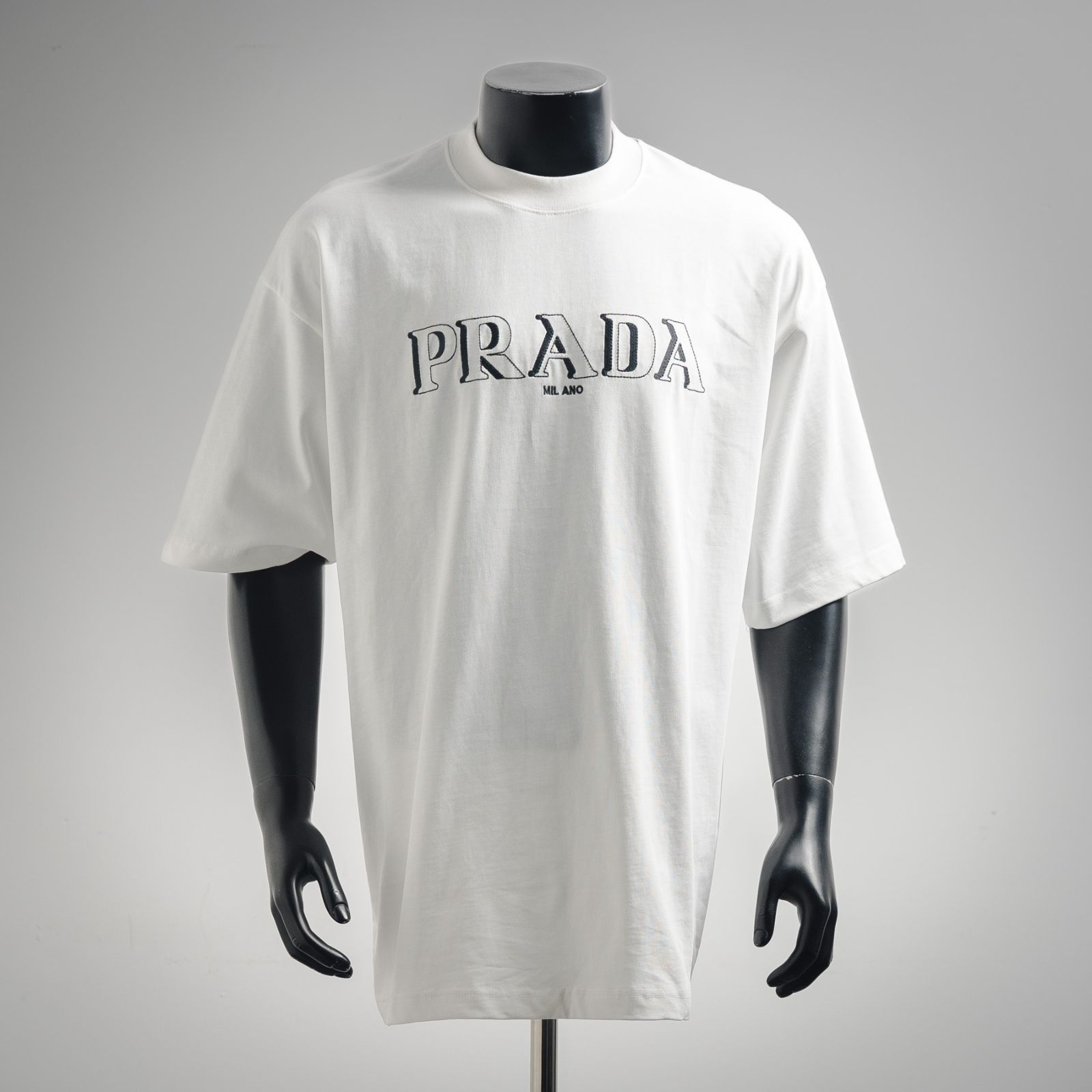 超美品PRADA ブラック Tシャツ Sサイズ クマ刺繍 PRADA(プラダ) / クマTシャツ/L/コットン/GRY/飾り1個欠品