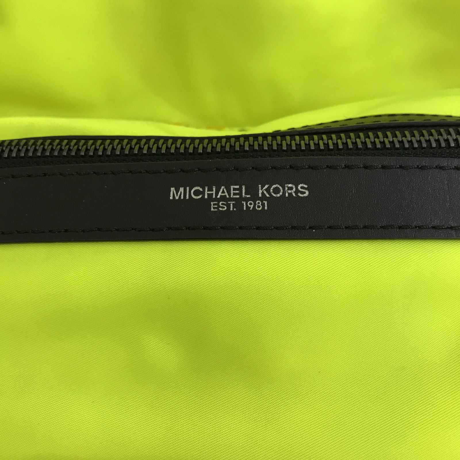 希少 黒入荷！ MICHAEL KORS マイケルコース バッグ リュック イエロー