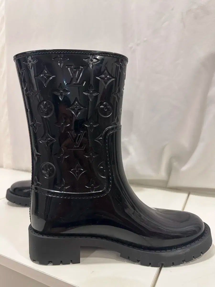 ルイヴィトン モノグラム ブラック レインブーツ