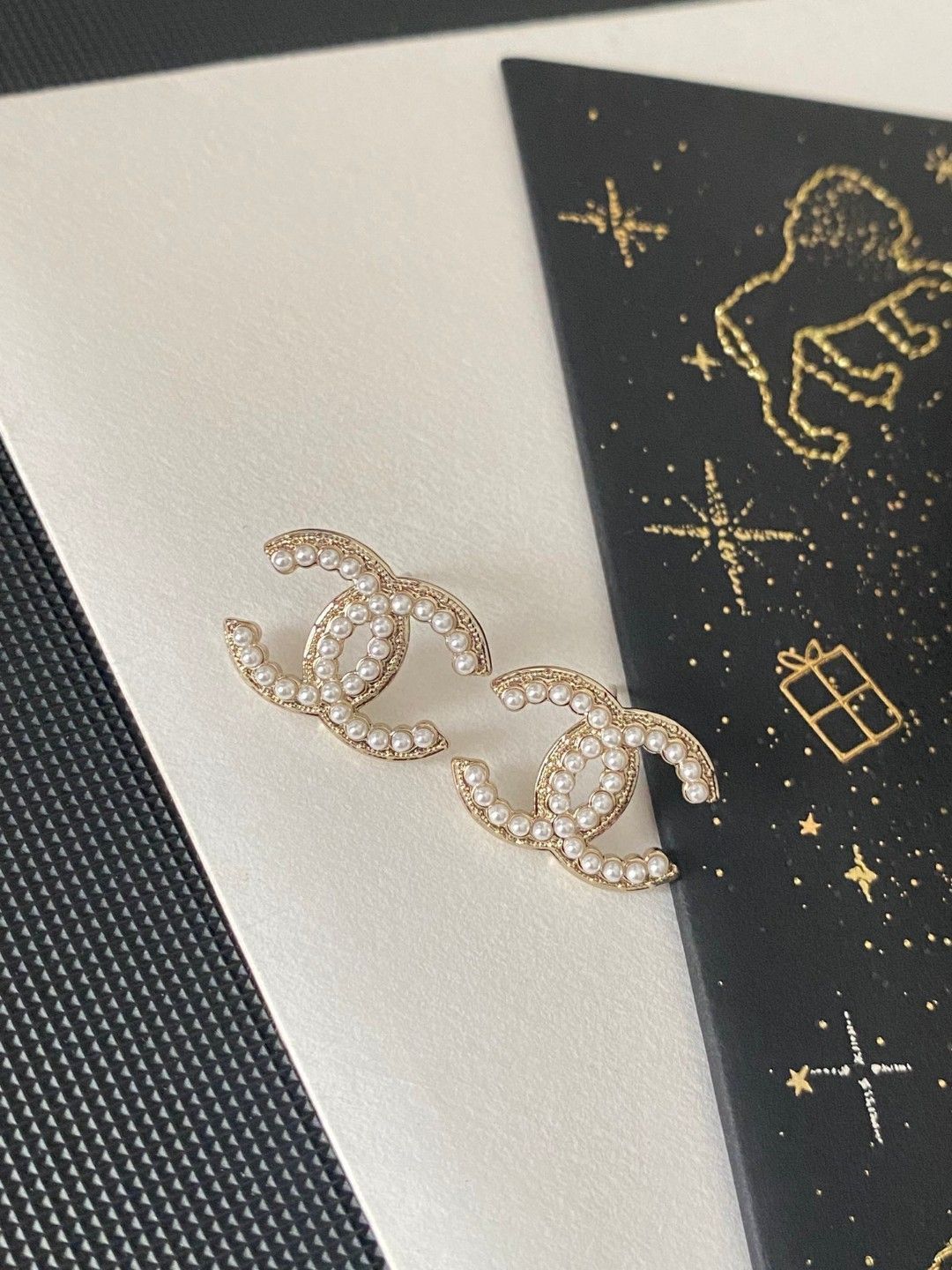 今日特価】Chanel ヴィンテージ ダブル C ピアス 送料無料 限定