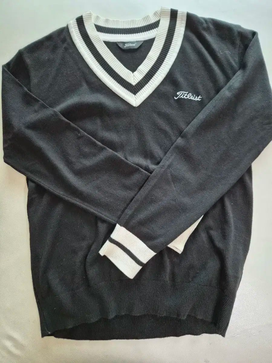 Titleist ブラック Vネックセーター Titleist(タイトリスト) ブラック V 首 ニット ゴルフウェア