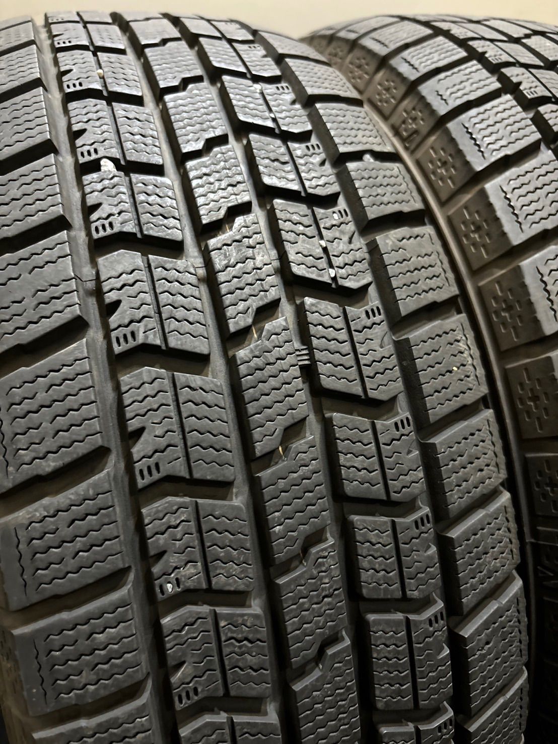 タイヤ走行短め【GOODYEAR ICENAVI6 195/65R15】スタッドレス【Weds