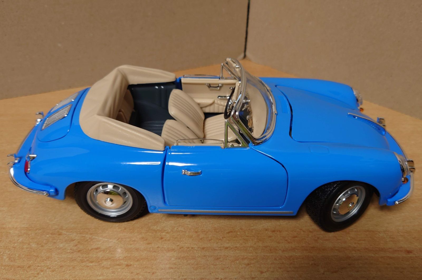 1/18 ポルシェ356B オープン ブルー PORSCHE 356B 1961 ブラーゴ