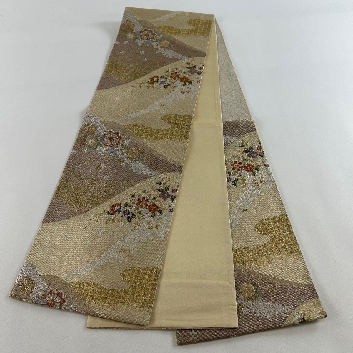正絹 袋帯 六通 波模様 金糸 秀美花 O-0040 袋帯 美品 秀品 草花 波 金糸 箔 緑 六通 正絹 【中古】 - メルカリ