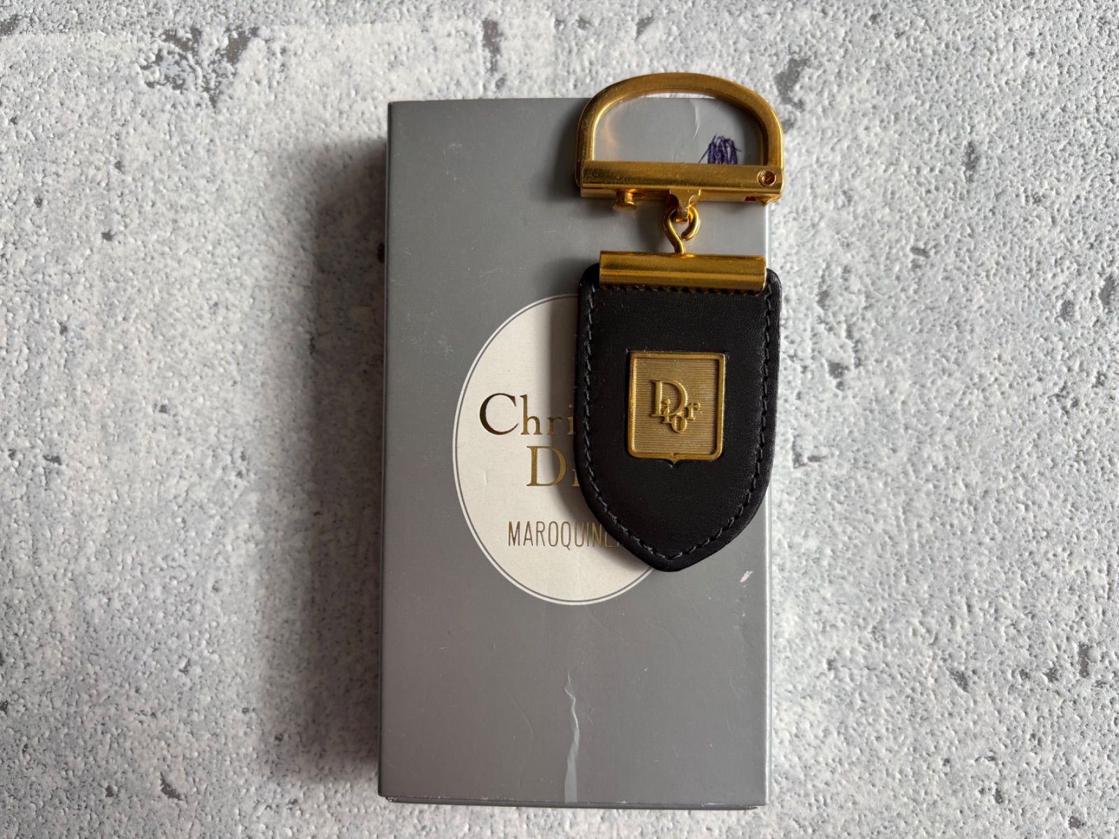 Dior ロゴプレート