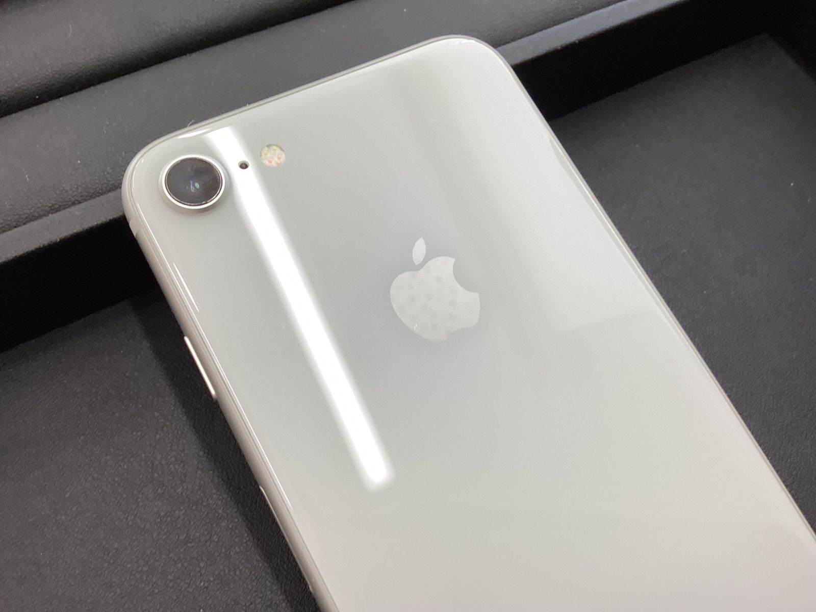 O335 Apple iPhone8 本体 64GB SIMロック解除済み・初期化済み