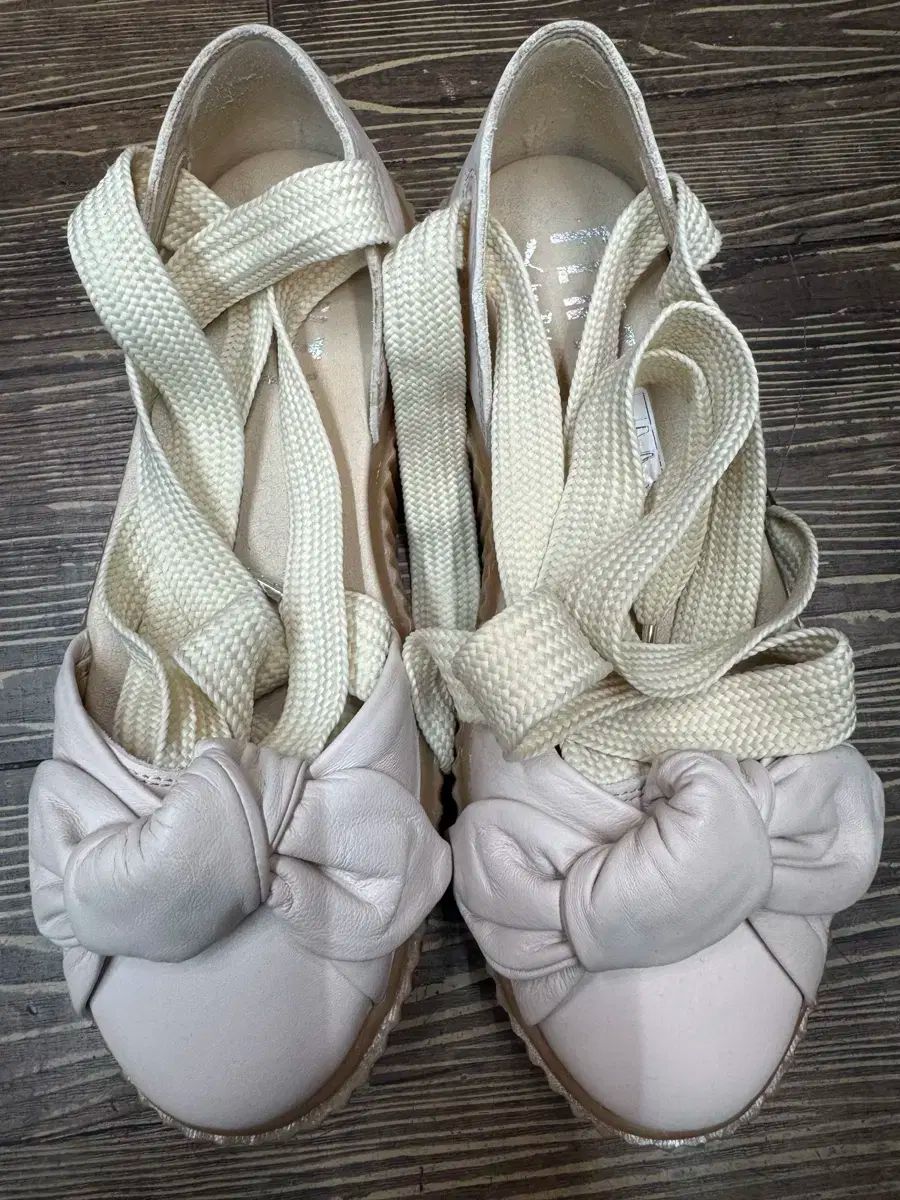 プーマXフェンティ リーハンナ ボー クリーパーサンダル 250