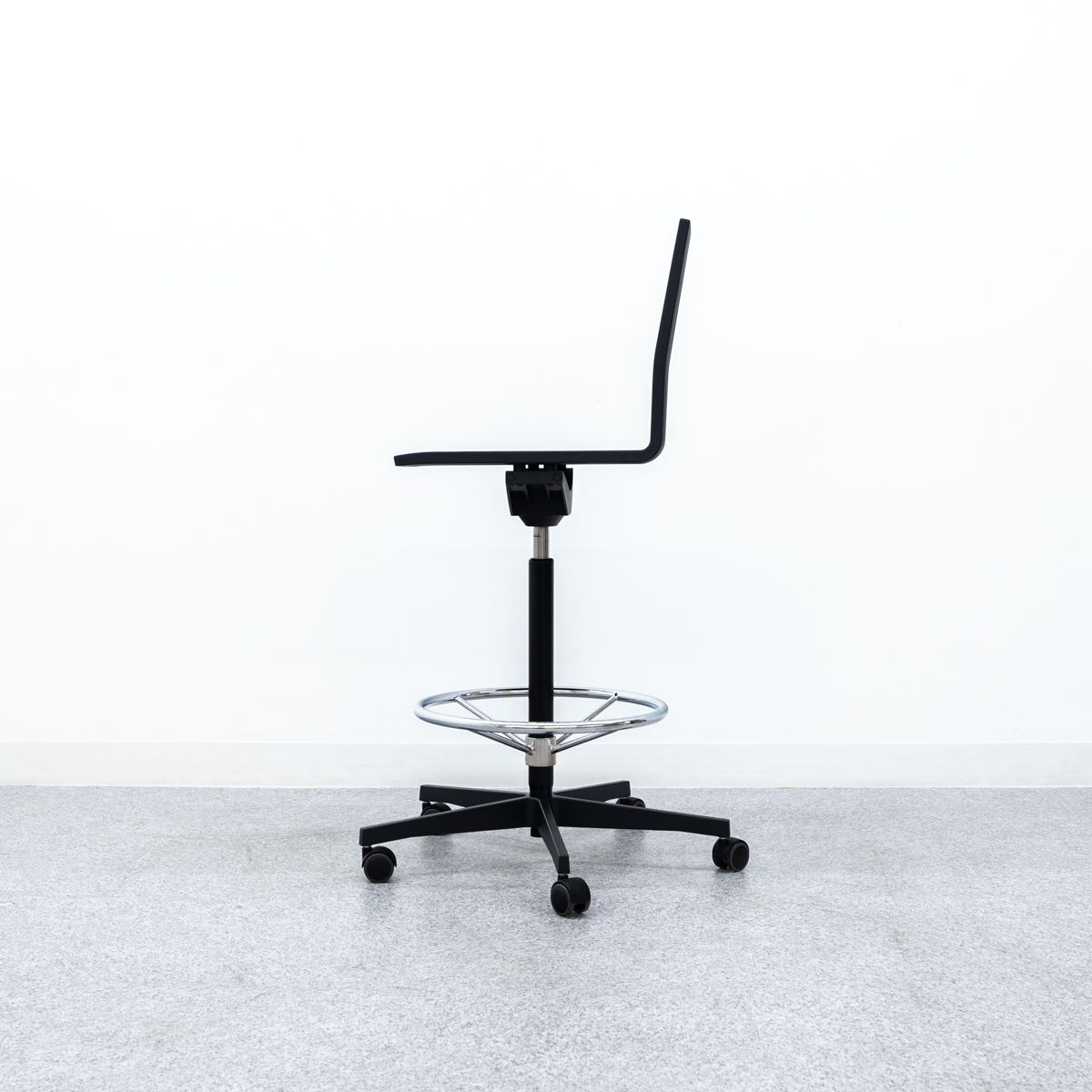 Vitra ヴィトラ .04 Counter カウンター チェア ベーシックダーク マールテン ヴァン セーヴェレン 定価20万 3 MARWIL-DEMENAGEMENTS_CH