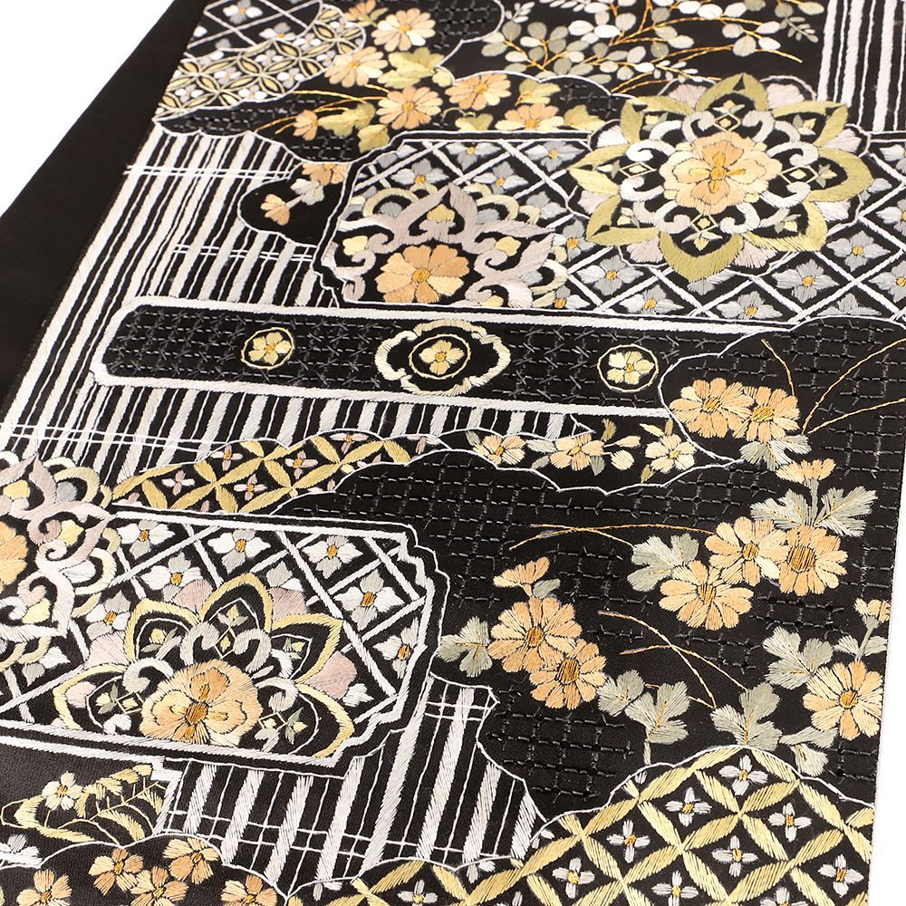 袋帯 中古 黒地 汕頭刺繍 蘇州刺繍 花 華文 雲 花唐草 七宝繋ぎ